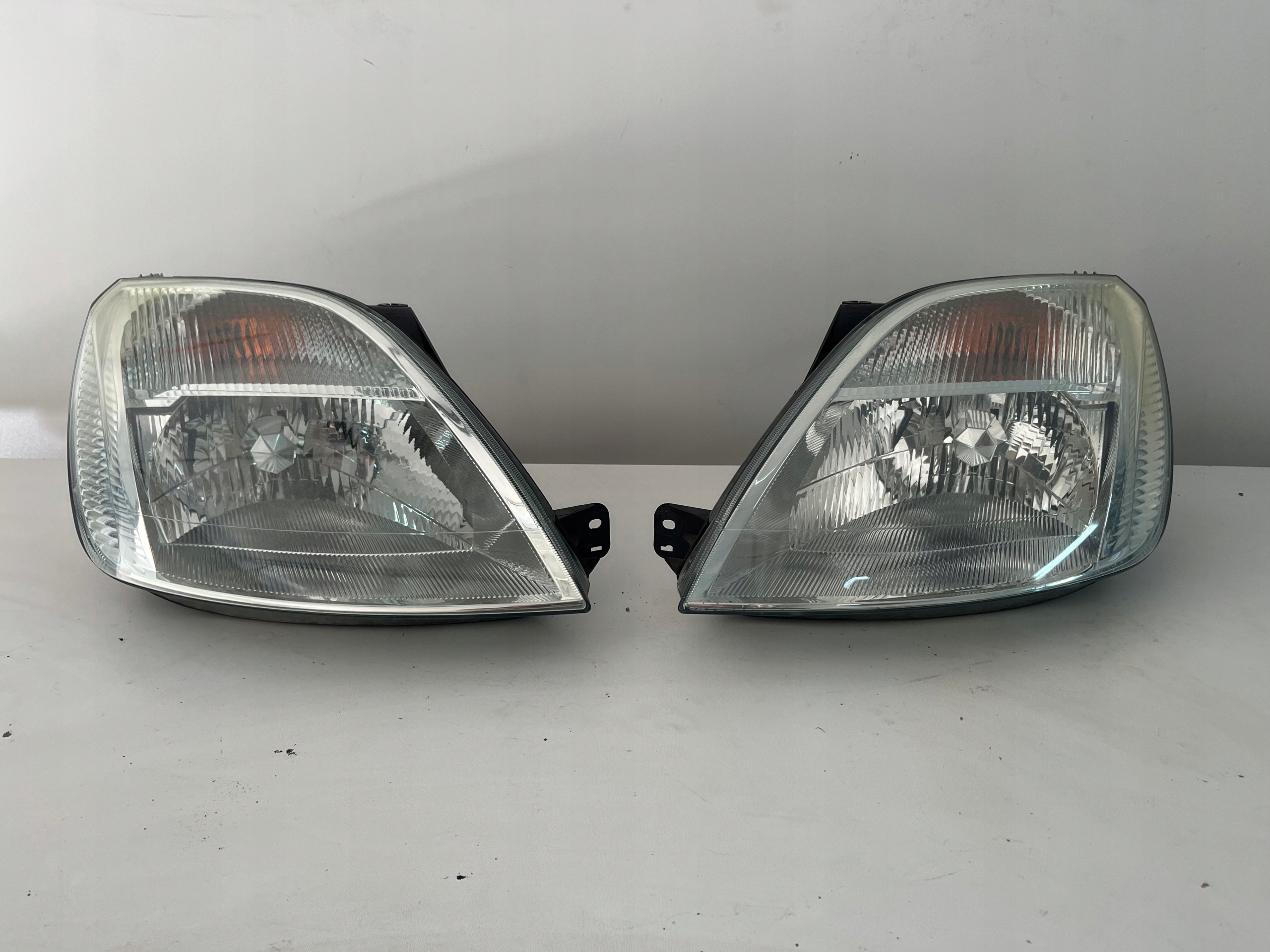 light Reflektor front right left Ford FIESTA Mk6 OEM 02-05r.