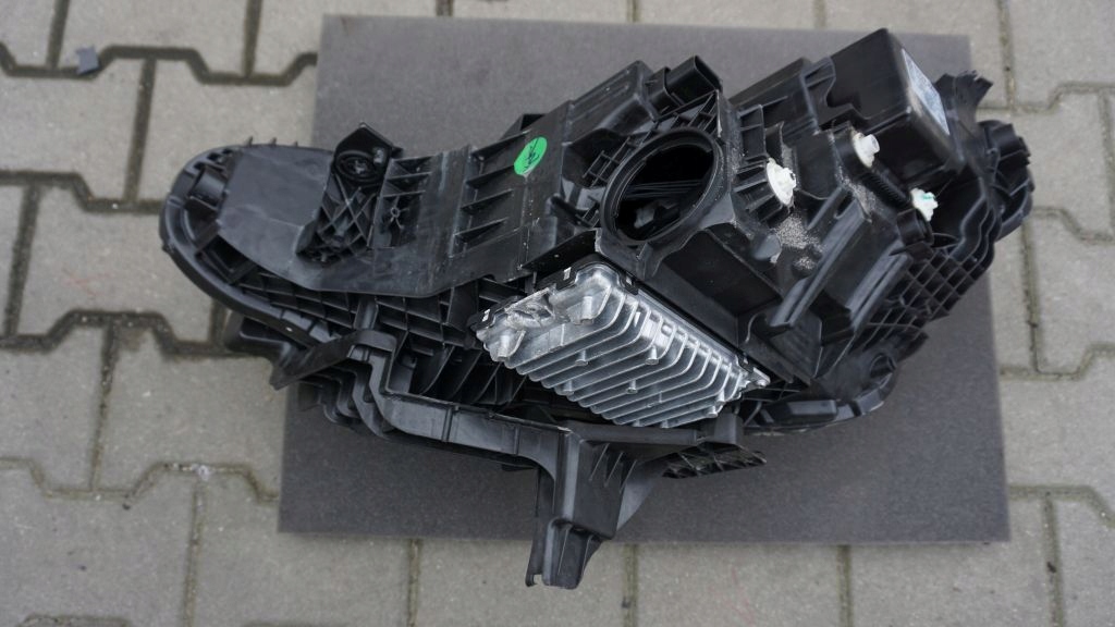 VOLVO EX30 - light LED right front
