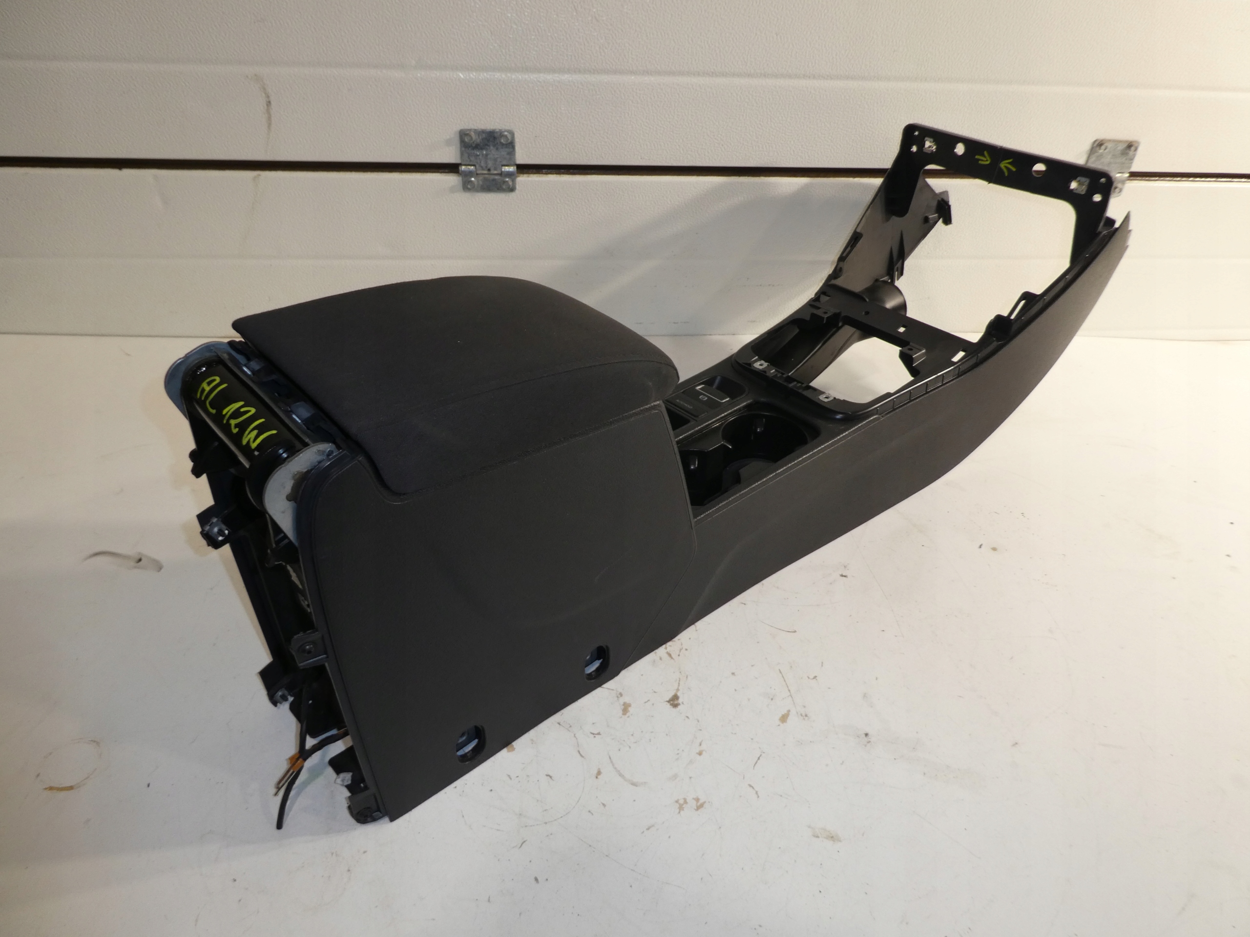 TUNEL armrest VW TIGUAN plus 5N0864251B