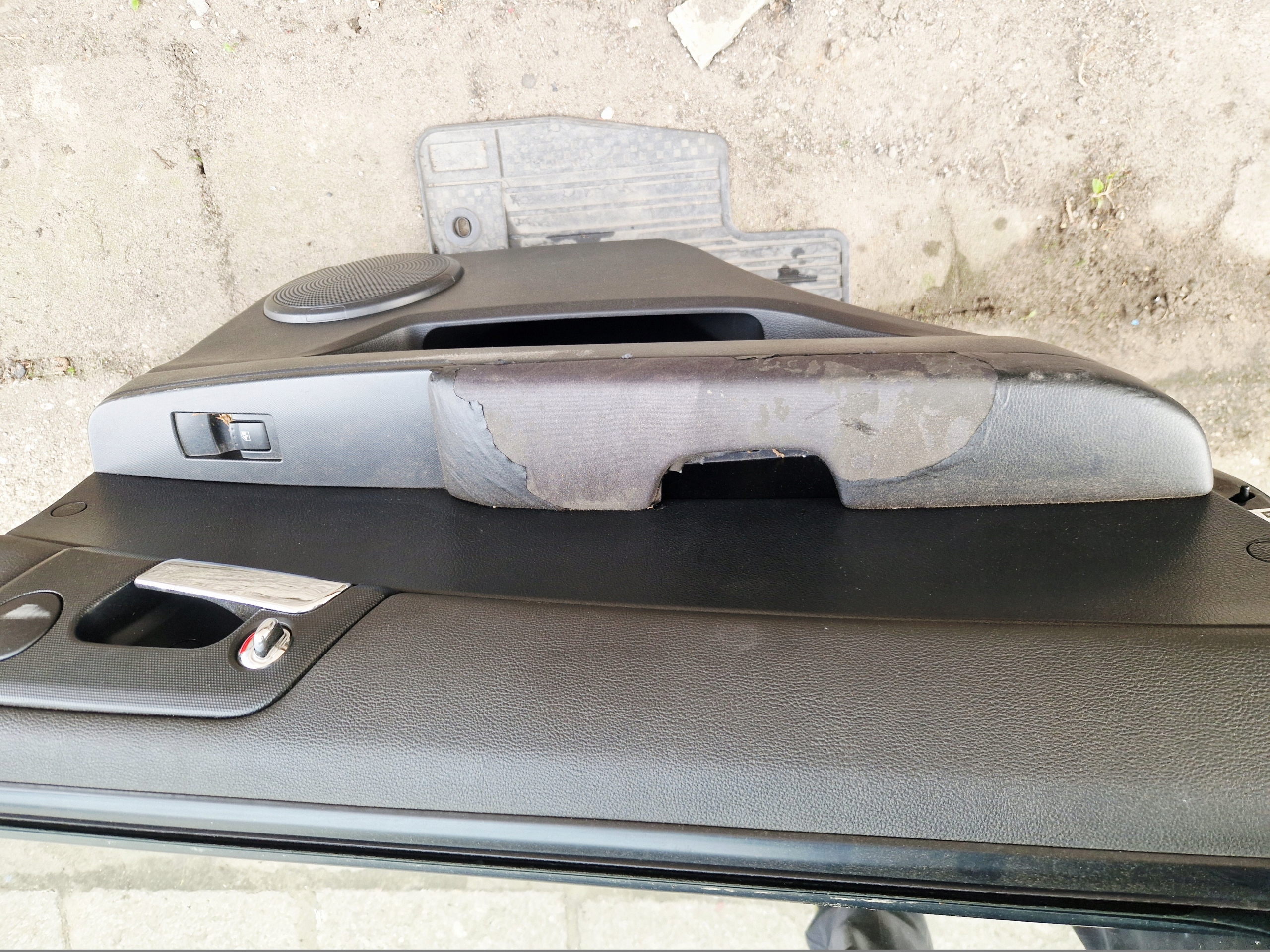 SSANGYONG ACTYON door left rear part rear. black, colour LAK complete