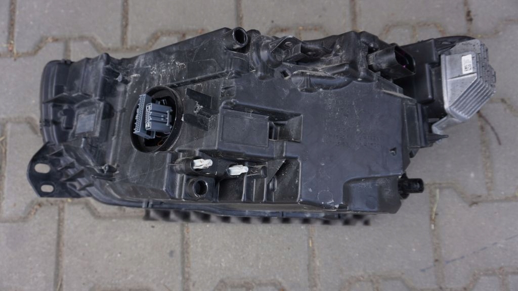 VOLVO XC40 - light MID LED right front