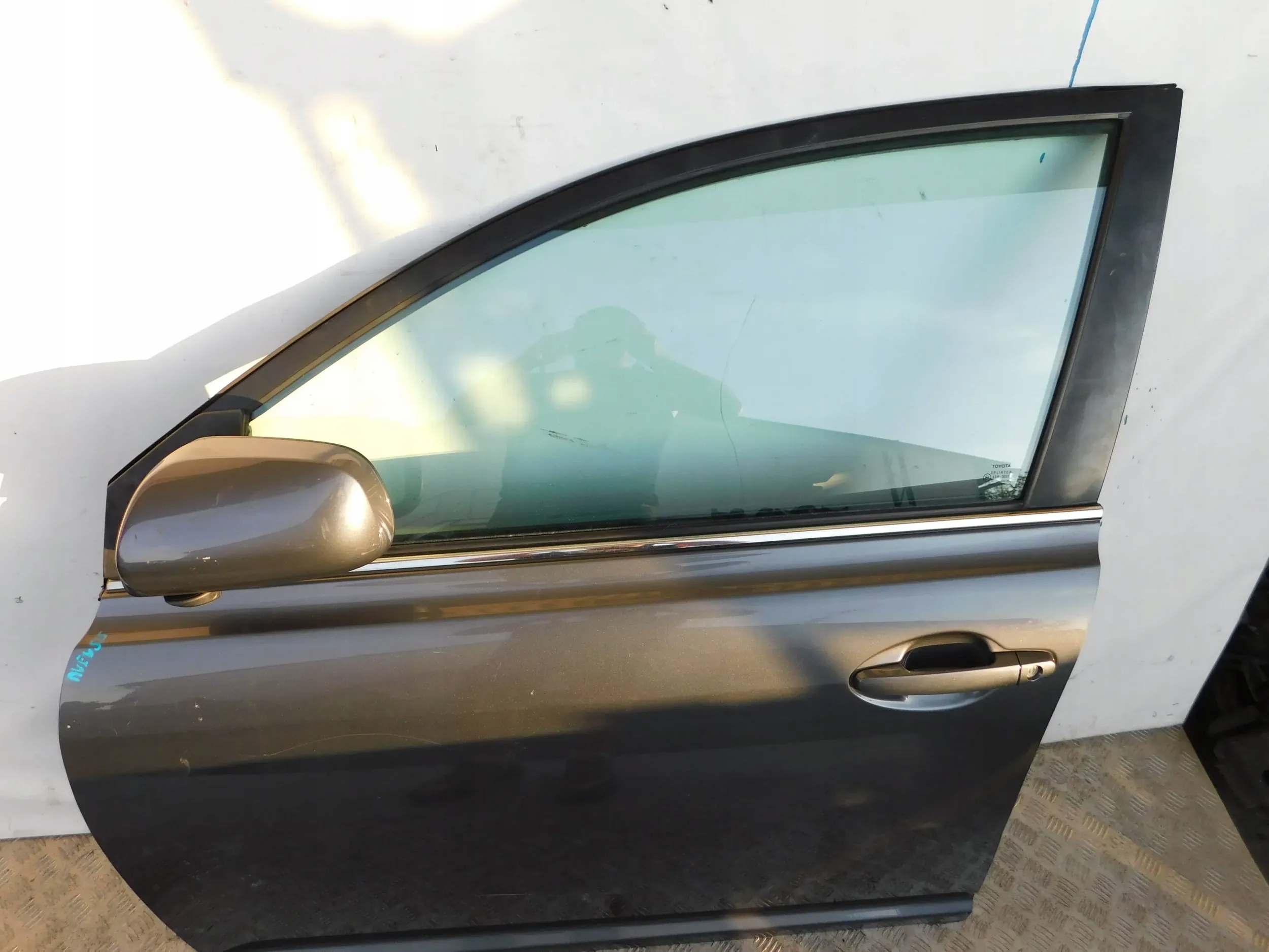 door front front left TOYOTA AVENSIS T25