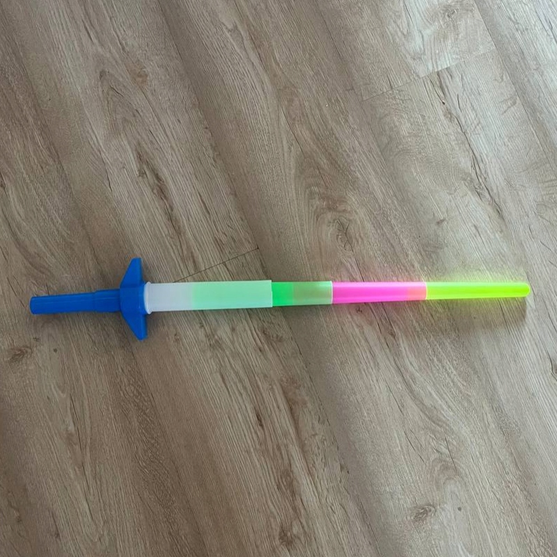 MIECZ ŚWIETLNY PARTY LED TELESKOPOWY DLA DZIECI SKŁADANY Z BATERIAMI - 3X Nazwa MIECZ ŚWIETLNY PARTY LED TELESKOPOWY