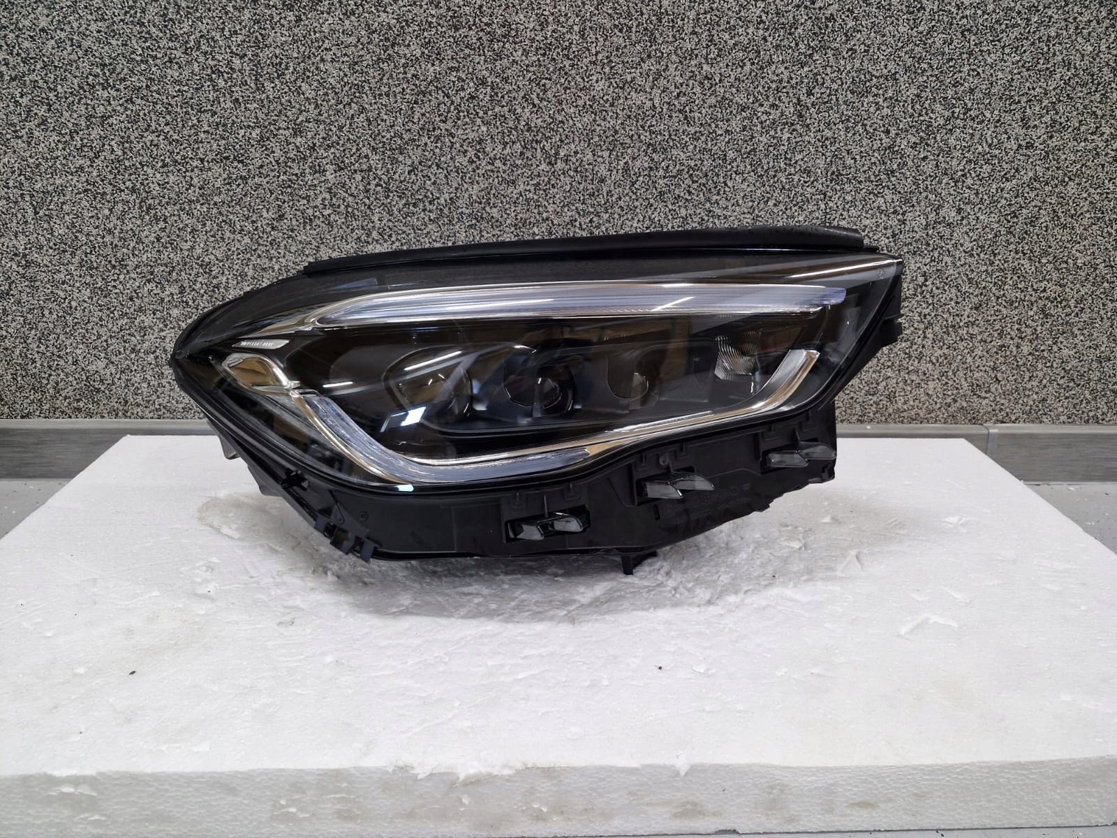 light right Mercedes GLA W247 Full Led Multibeam Led