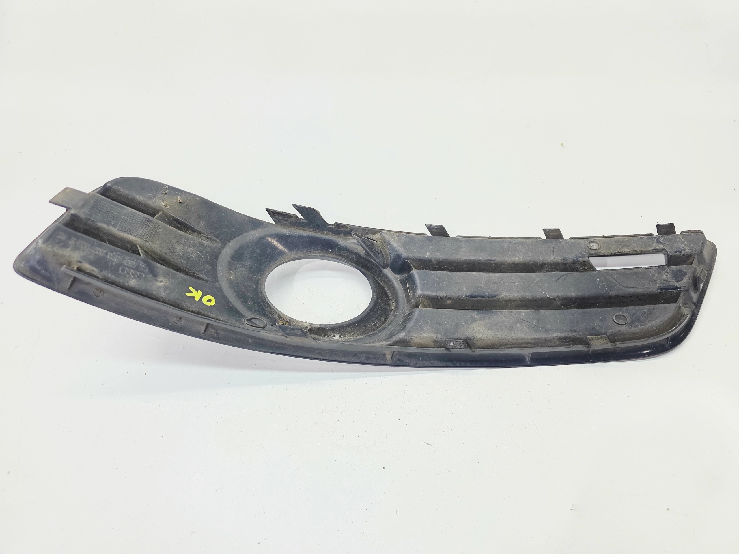 grid grille of a bumper right front AUDI A3 8P 8P0807682E