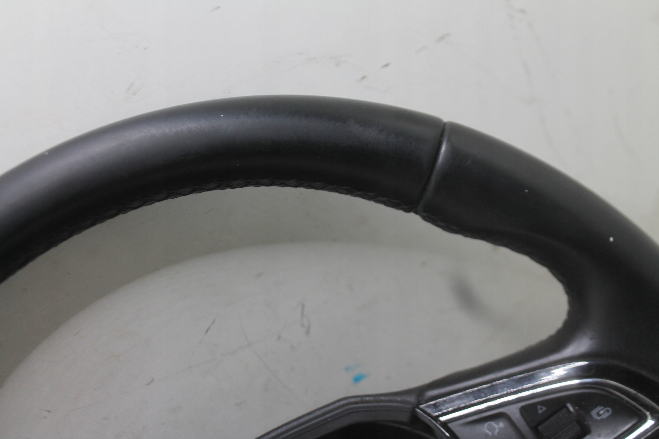 Volant Cuir, en cuir MULTI SKODA OCTAVIA III 12-20