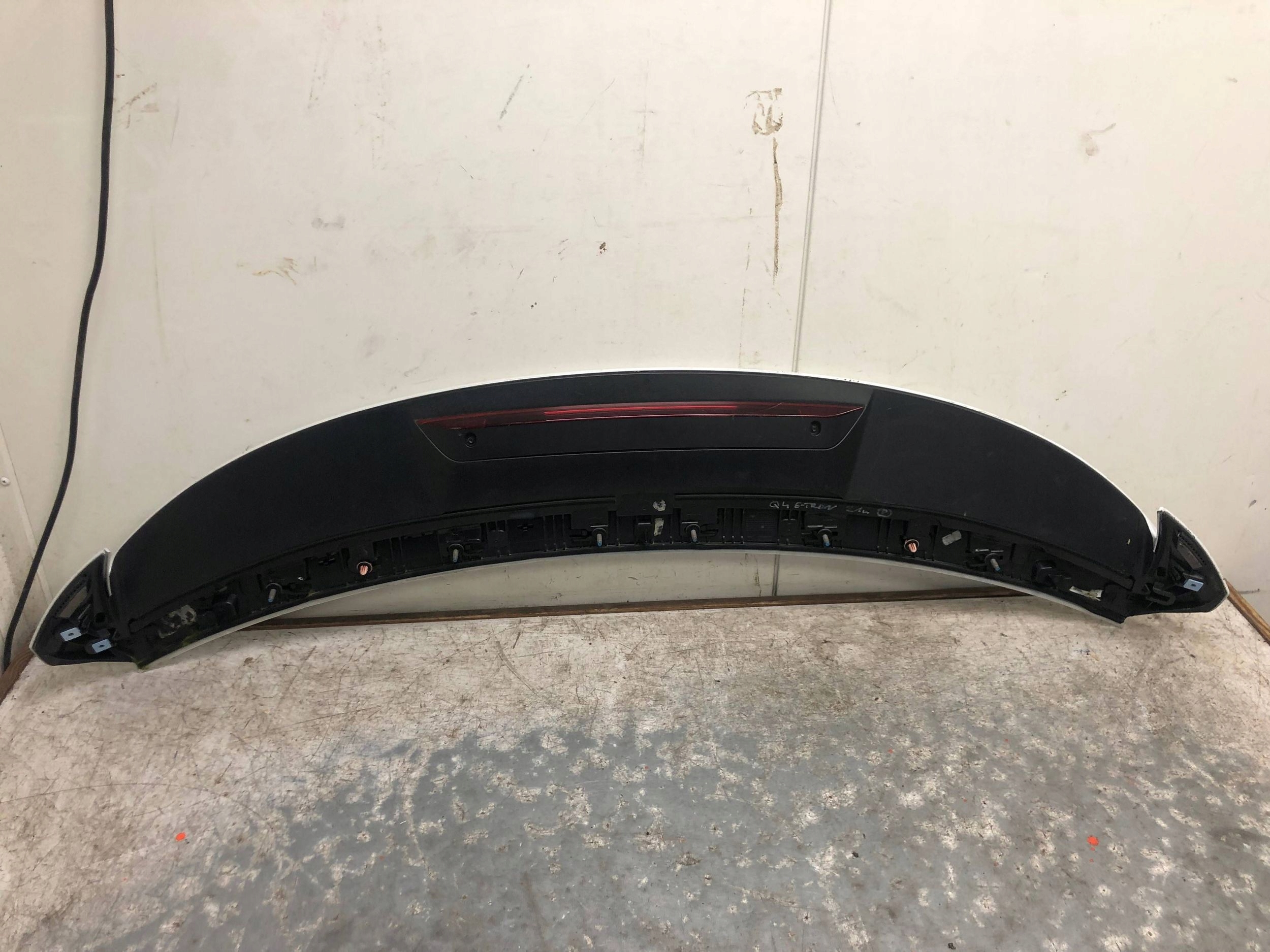 spoiler LOTKA bonnet boot AUDI Q4 E-TRON 89E827933