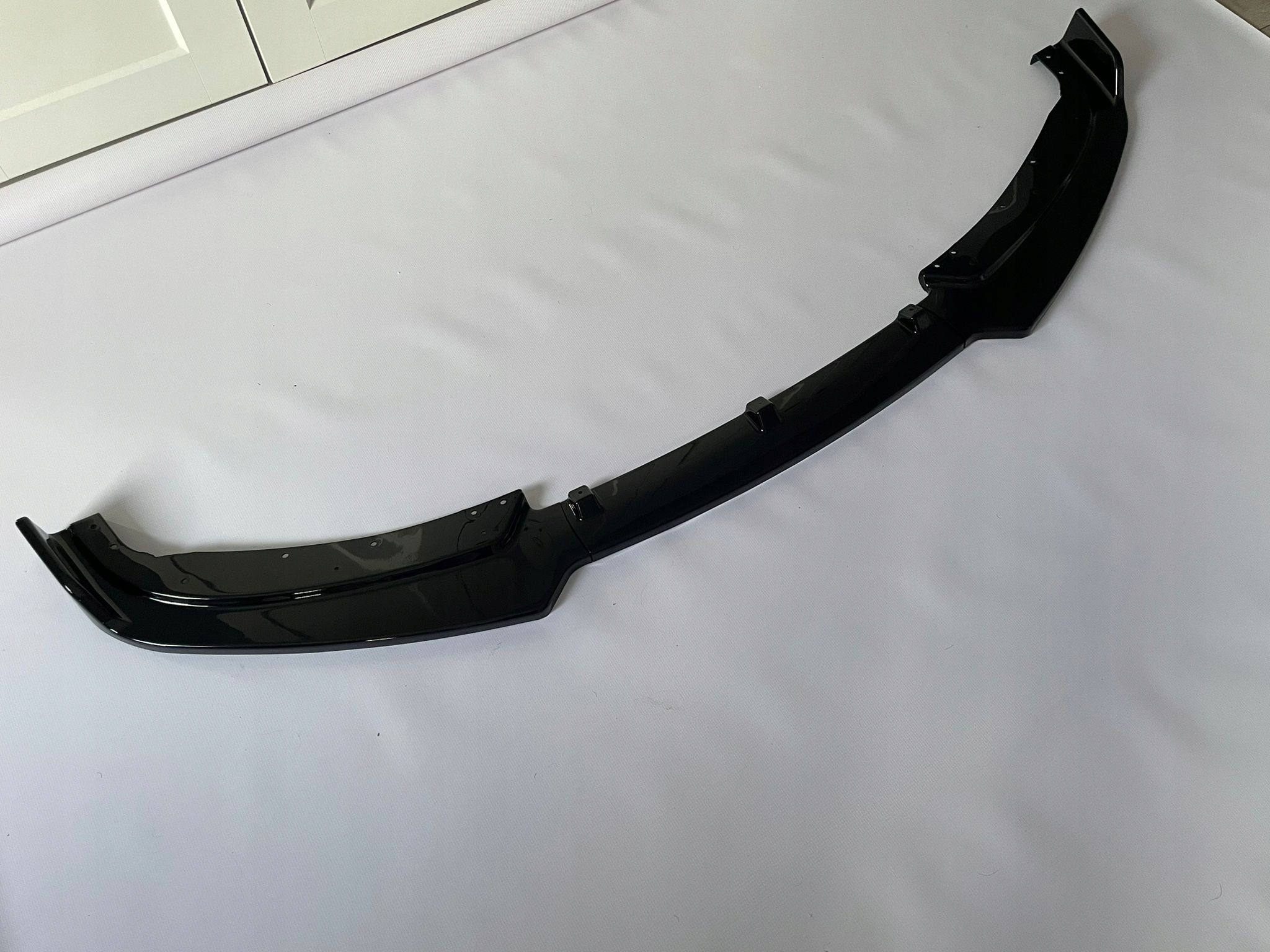 BMW F30/F31 DOKŁADKA SPLITER ZWYKŁY ZDERZAK 2012-2015 PRZEDNI CZARNY POŁYSK Strona zabudowy przód