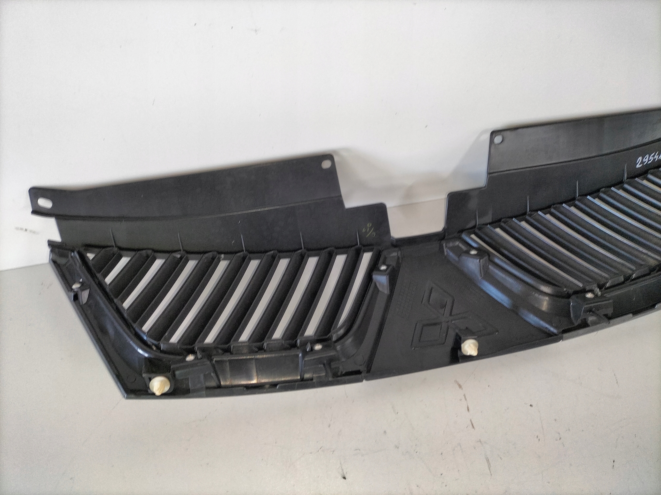 grille grid grill MITSUBISHI OUTLANDER II 07