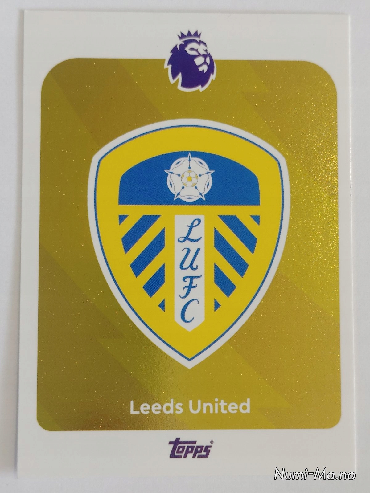 Topps Premier League 2025-2026 NR.325 Logo Leeds United 3823