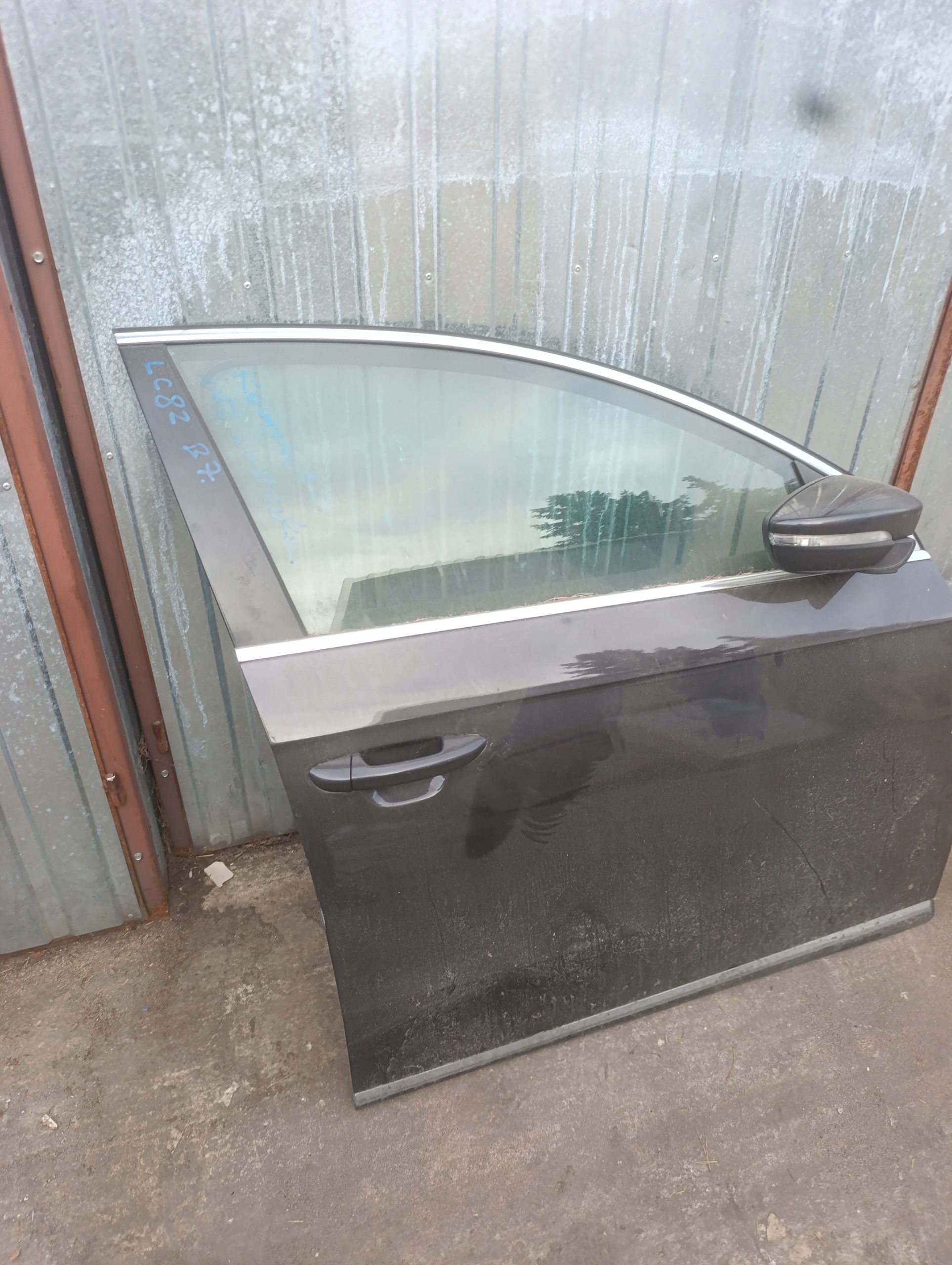 door right front VOLKSWAGEN PASSAT B7 KOMBI LC8Z