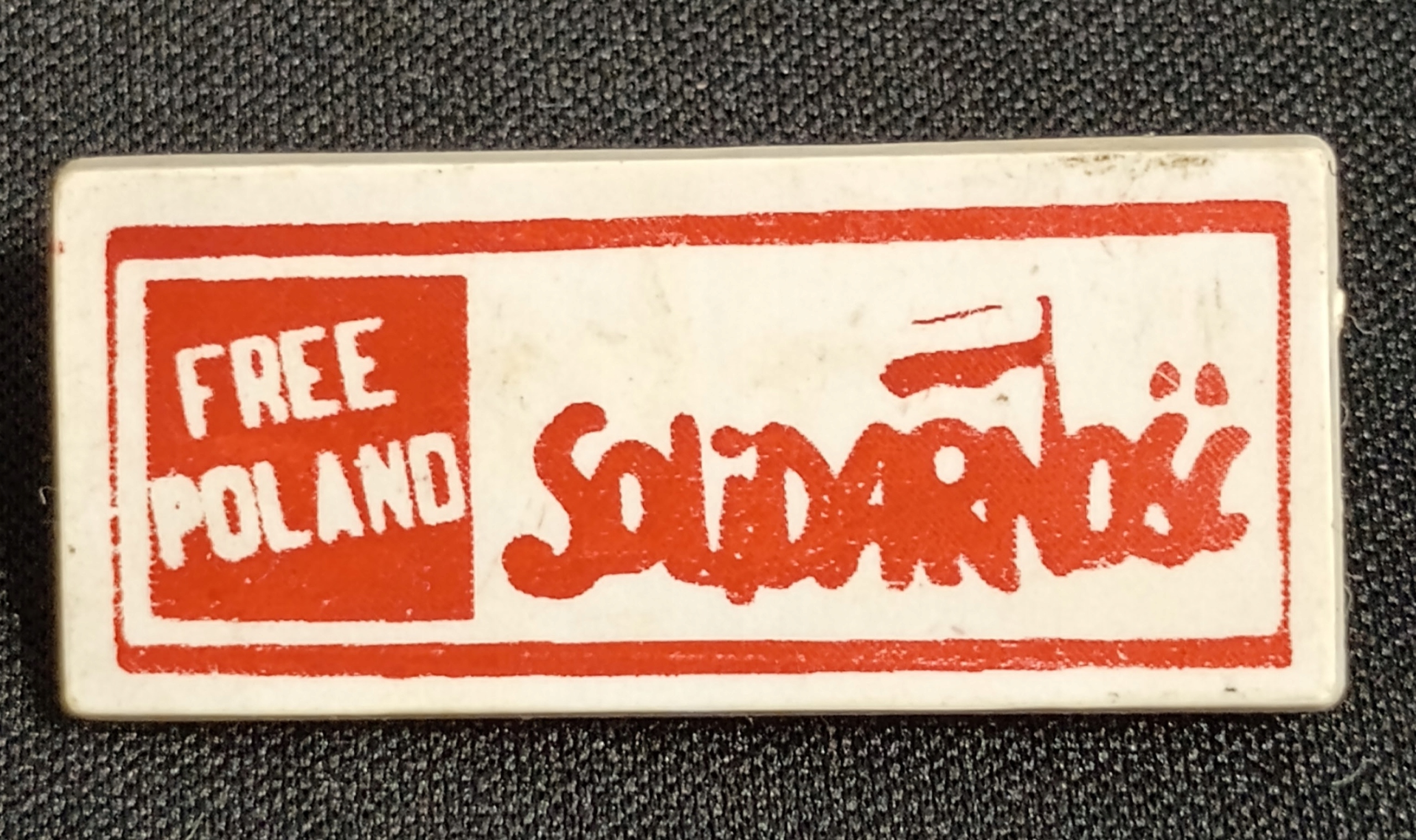 Solidarność mała przypinka