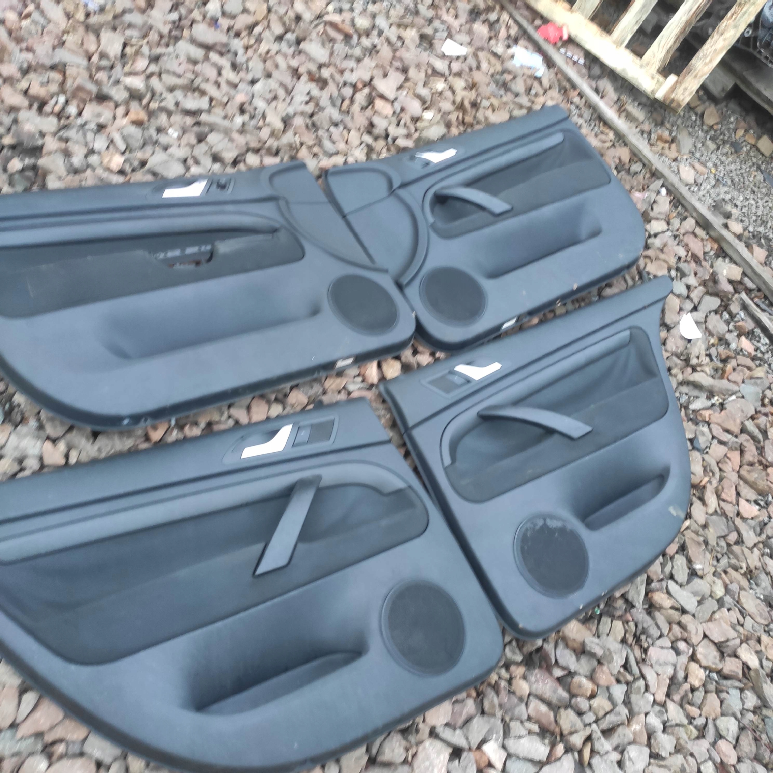 BOCZEK TAPICERKA LEWA PRAWA SKODA SUPERB I