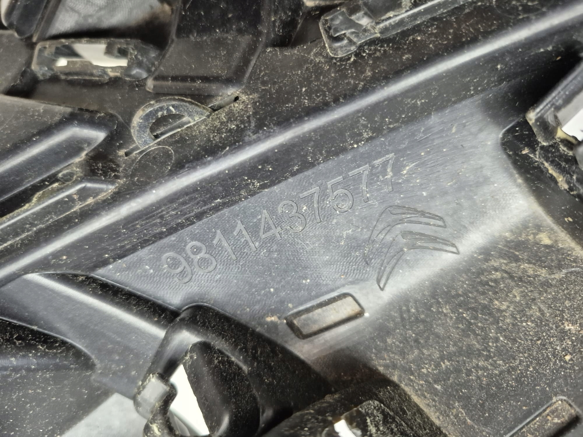 DS4 LIFT 15- pillar console GRILLA 9811437577