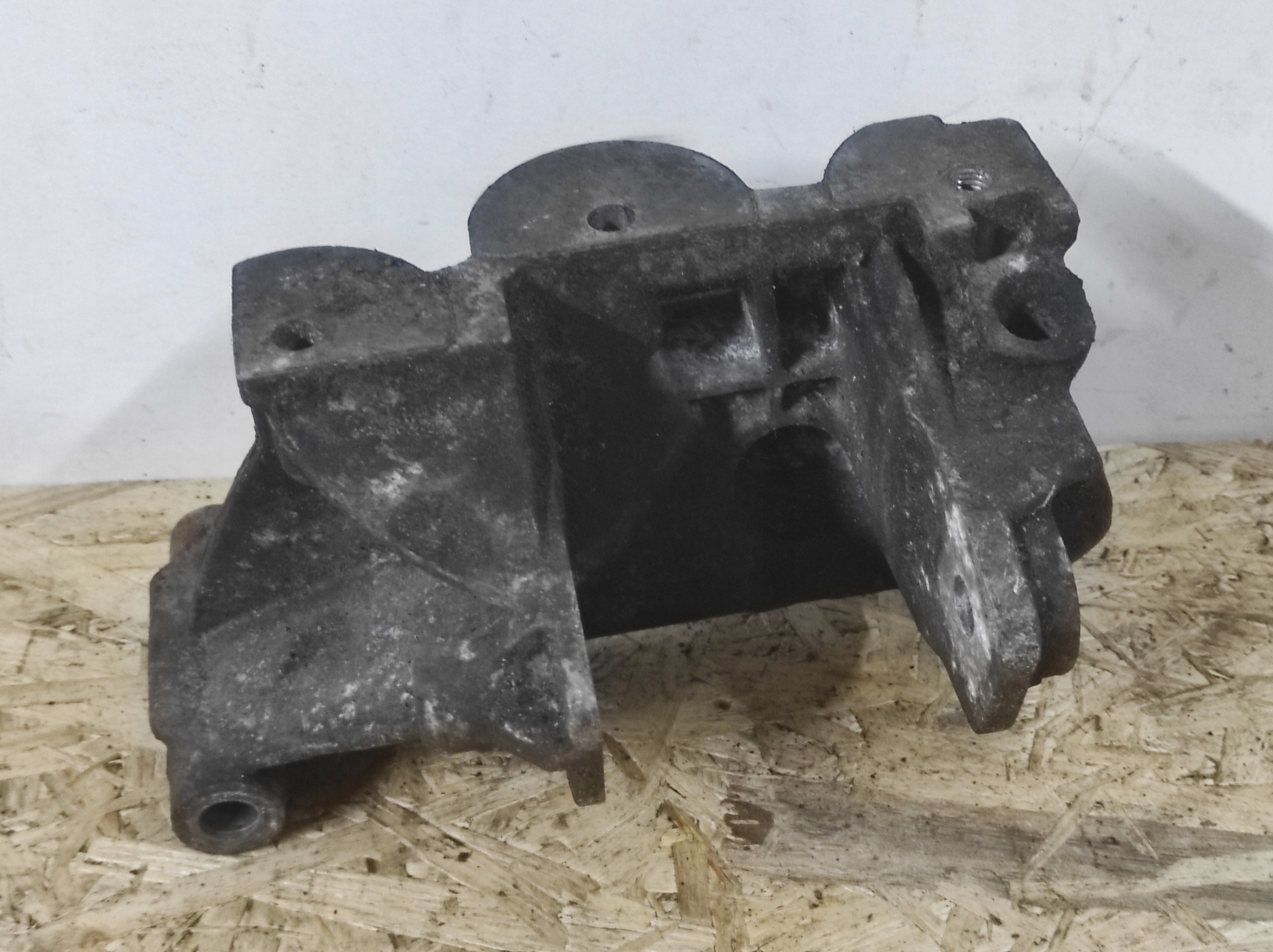 VW T5 2.5 engine mount front 070 199 343 B