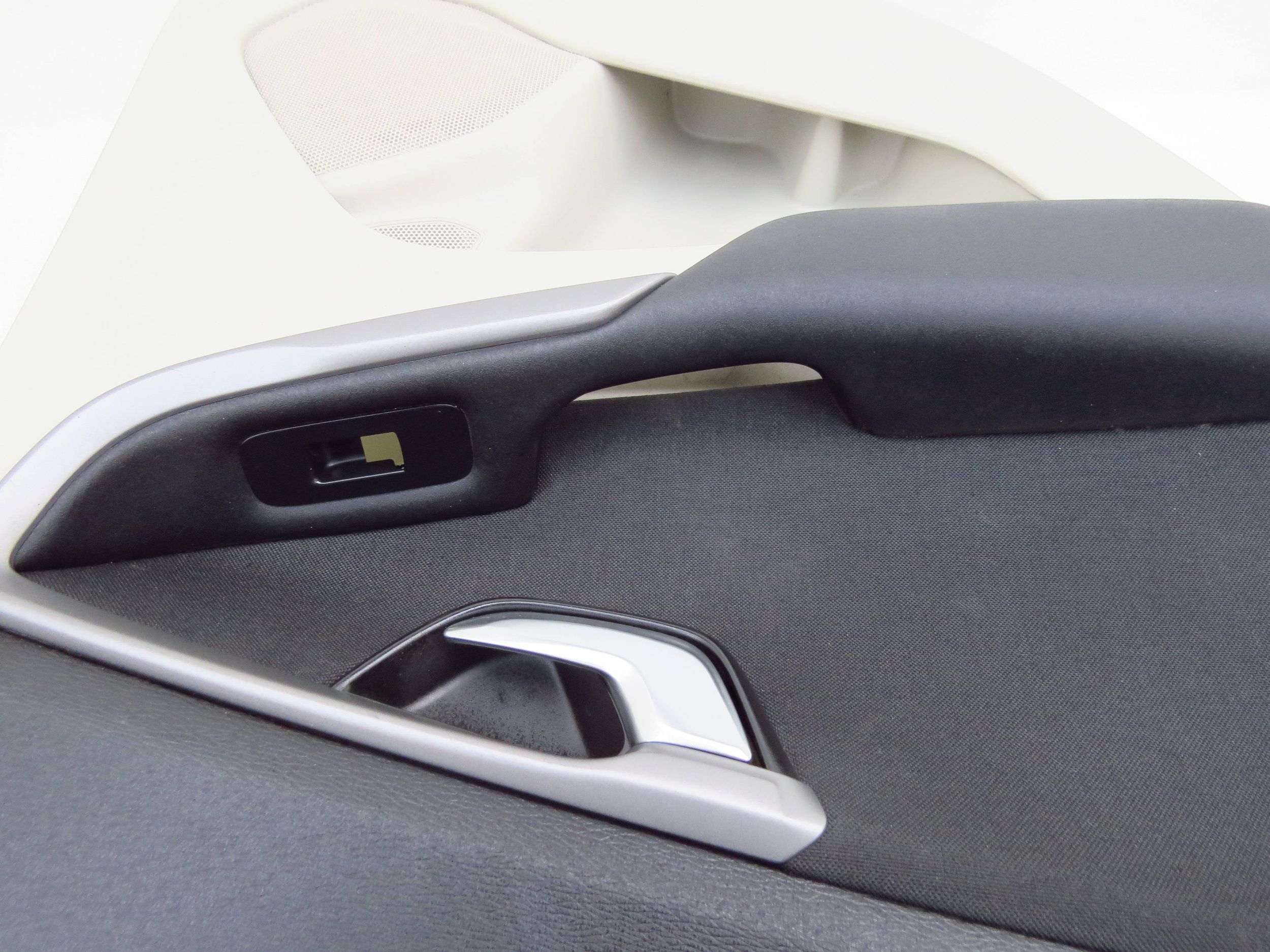 дверные карты левый задний volvo V40 II