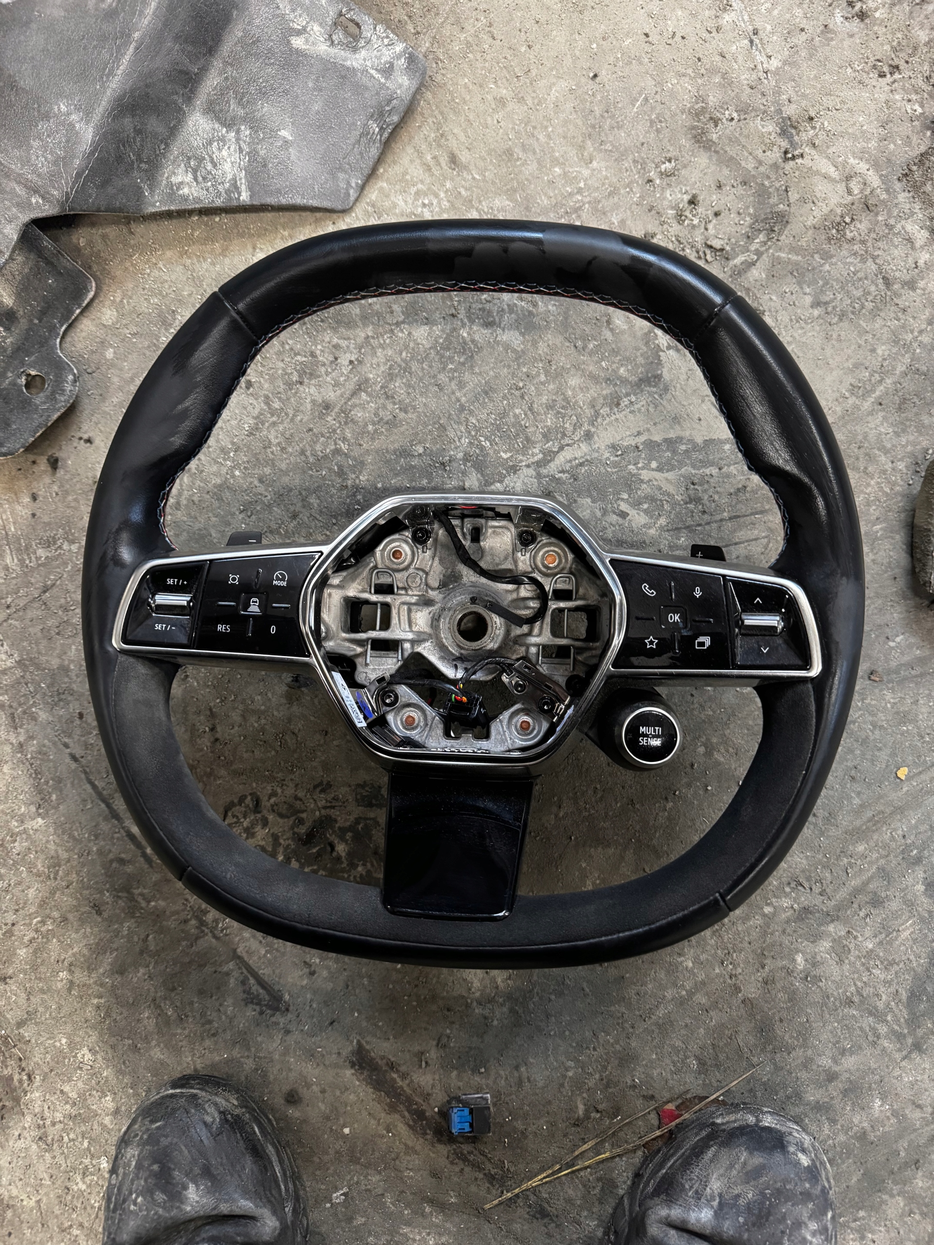 72R. lenkrad MULTIFUNKCYJNA RENAULT AUSTRAL 1.2 E-TECH 484001116R