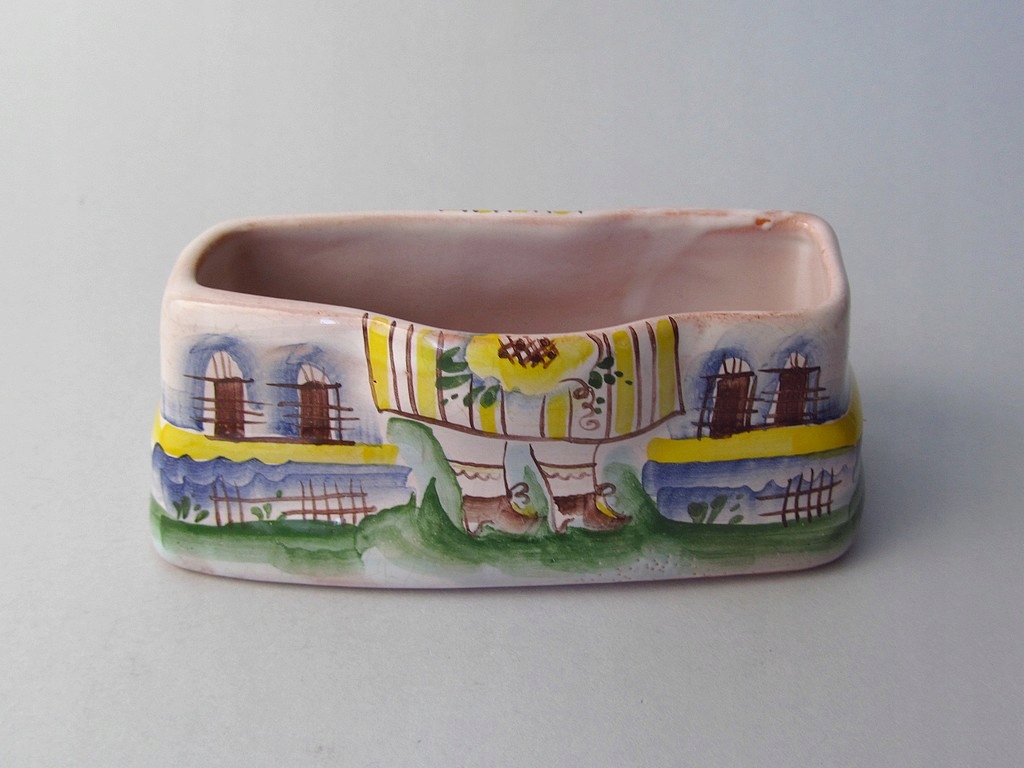 ОКРАШЕННЫЙ КЕРАМИЧЕСКИЙ КОНТЕЙНЕР СТЕНД РОССИЯ ?