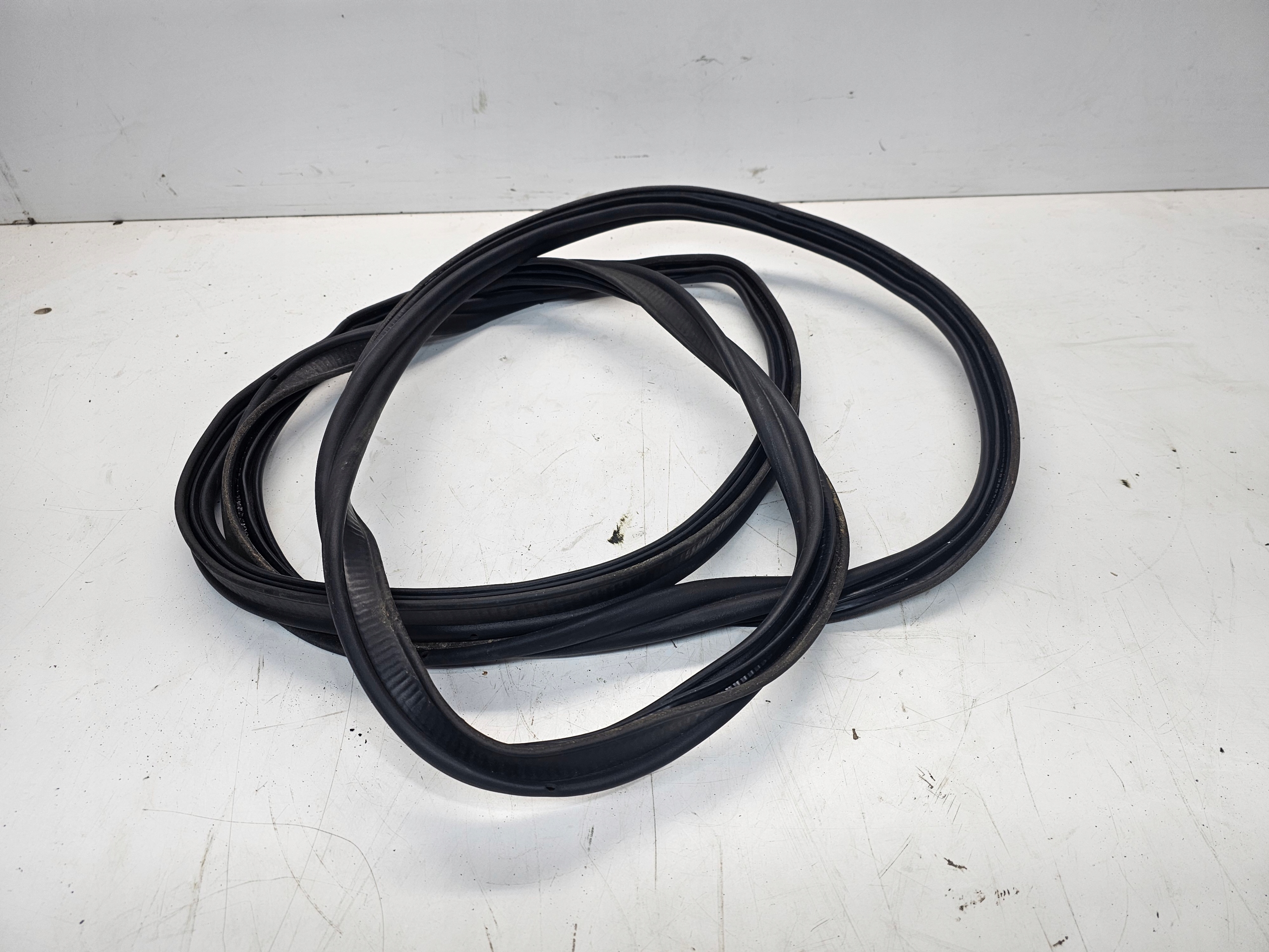 gasket bonnet boot AUDI Q3 8U 8U0827705A