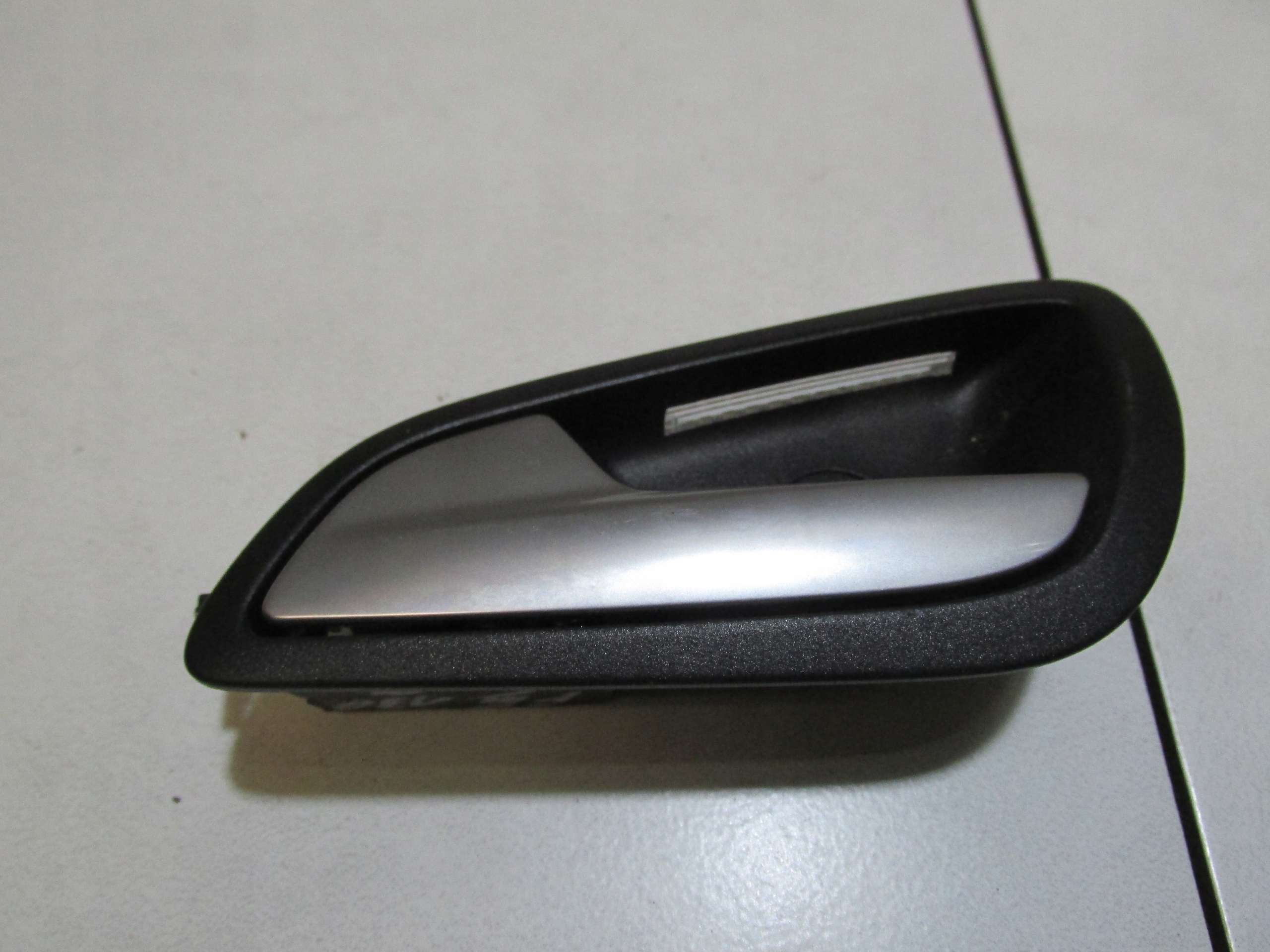 KLAMKA WEWNĘTRZNA PRZÓD LEWA LED FOCUS MK3