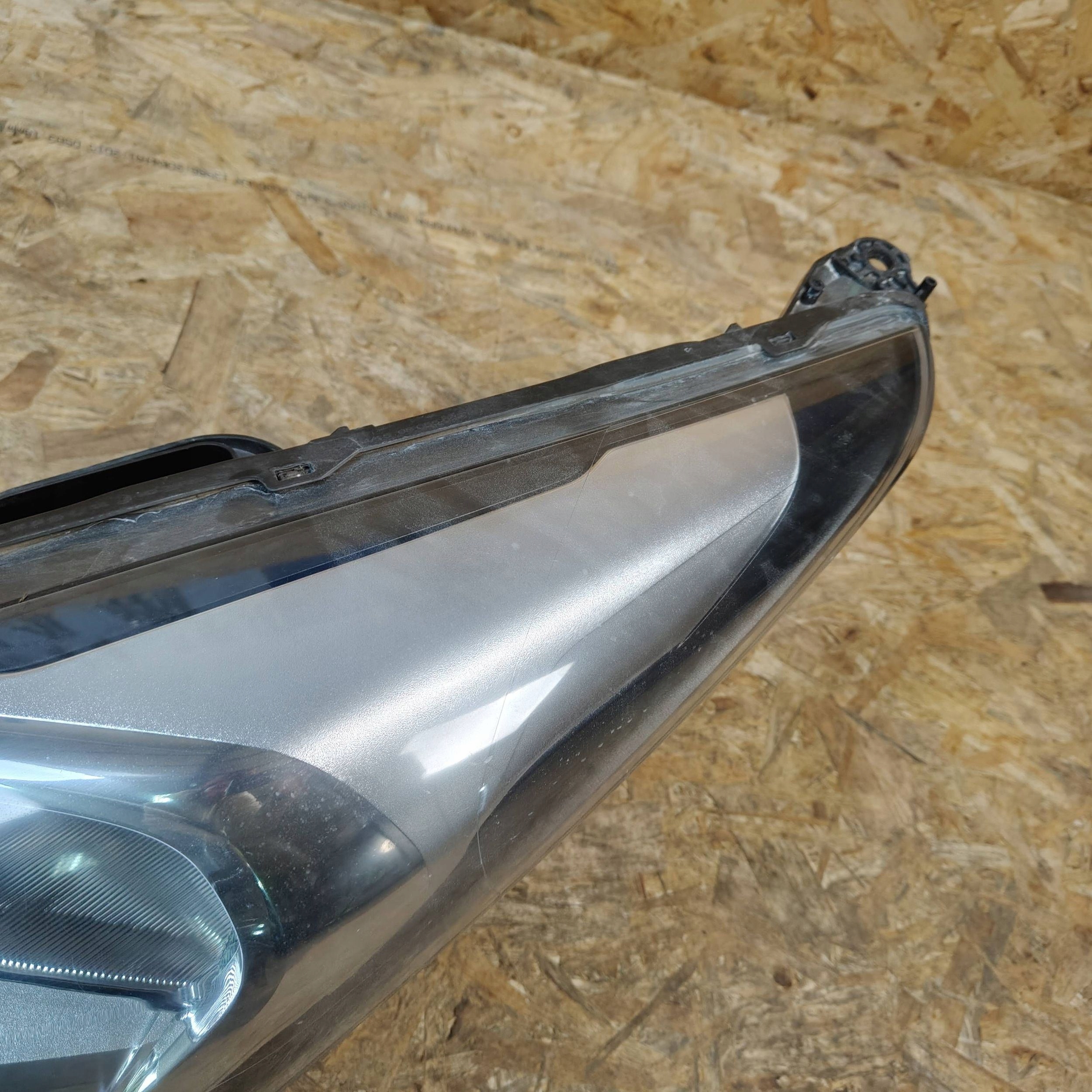 Reflektor front side left Peugeot 3008 and 9805505480
