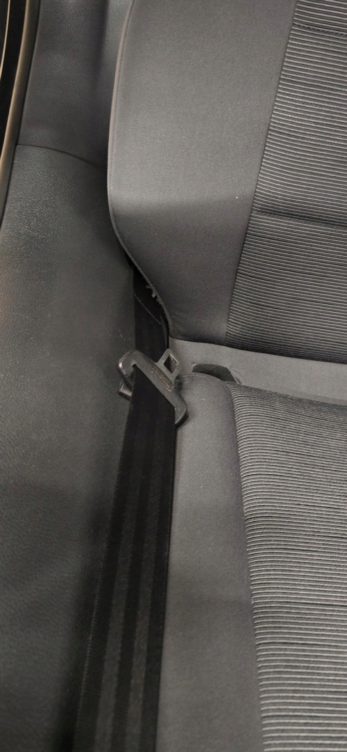 ремень безопасности задний vw Golf 5 V 2003-2010