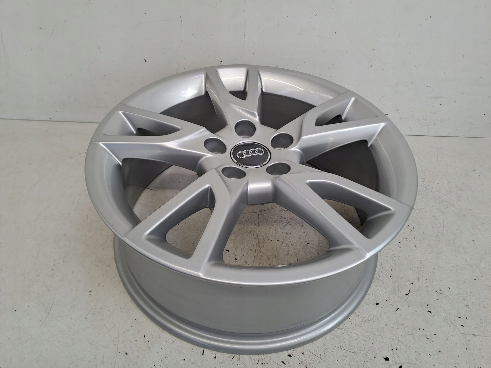 disk hliníkový 5x112 6,5Jx17 ET33 8U0071497 Audi