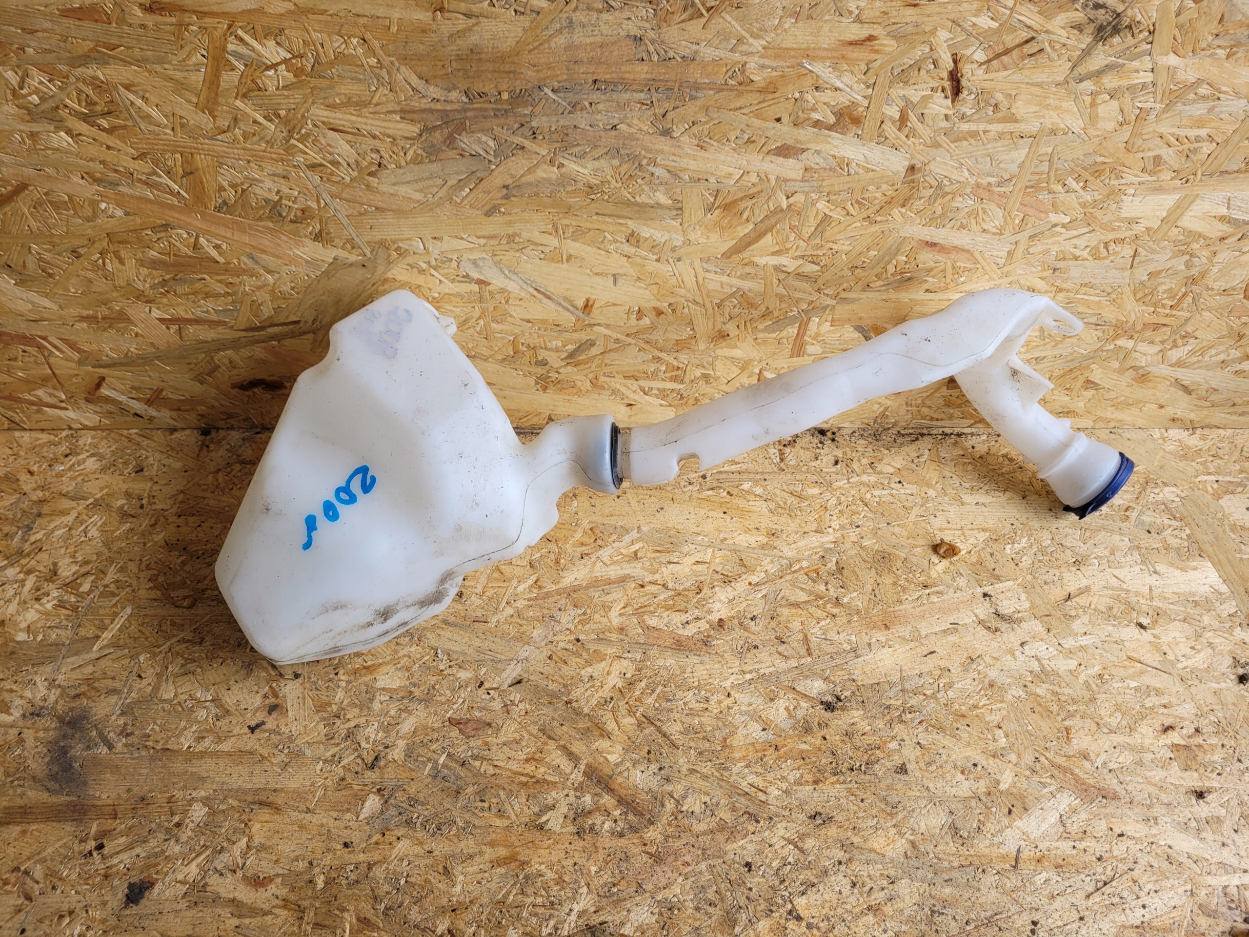 washer fluid tank PEUGEOT 208 and 1