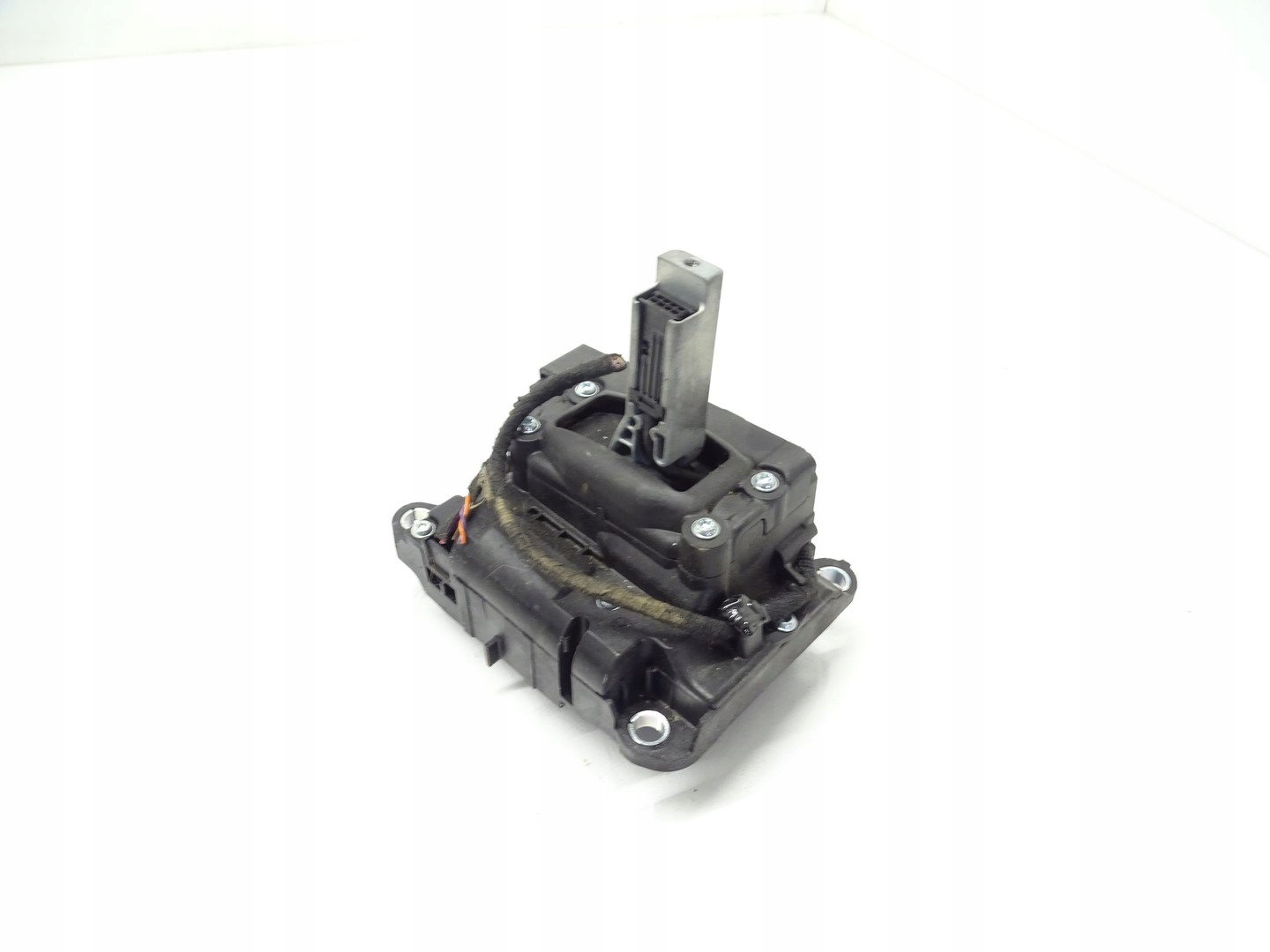trim changes of the gear AUDI A4 B9 8W2713041D