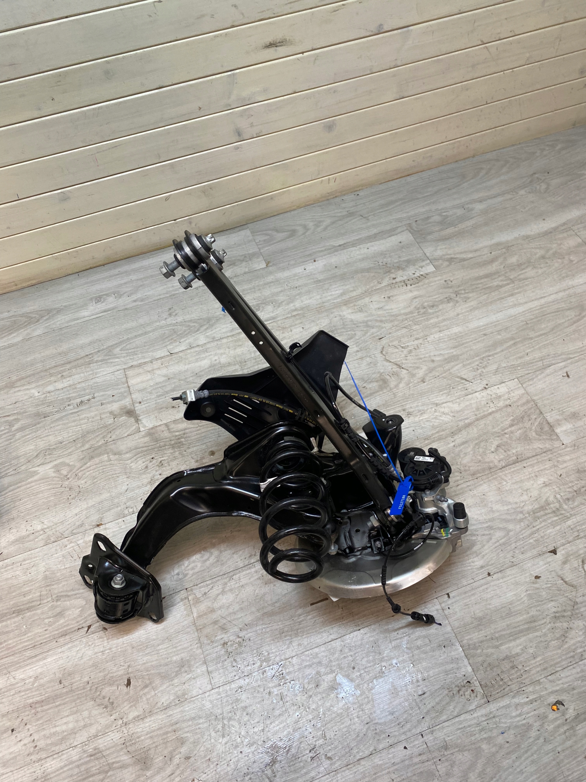 MINI F54 swing arm TARCZ left rear part