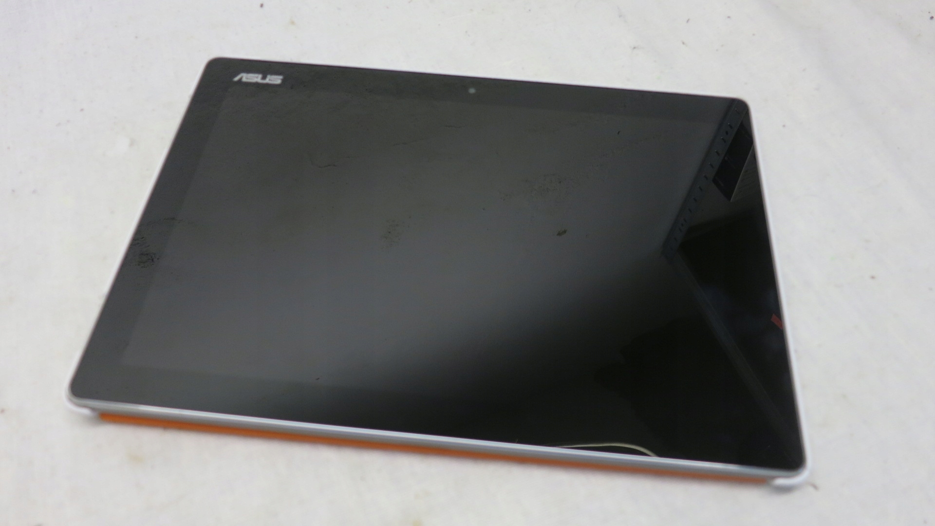 ASUS - ASUS ZenPad10 P00L Z301MFL マイクロSD 64GB付き ASUS ZenPad10 P00L Z301MFL マイクロSD 64GB付き