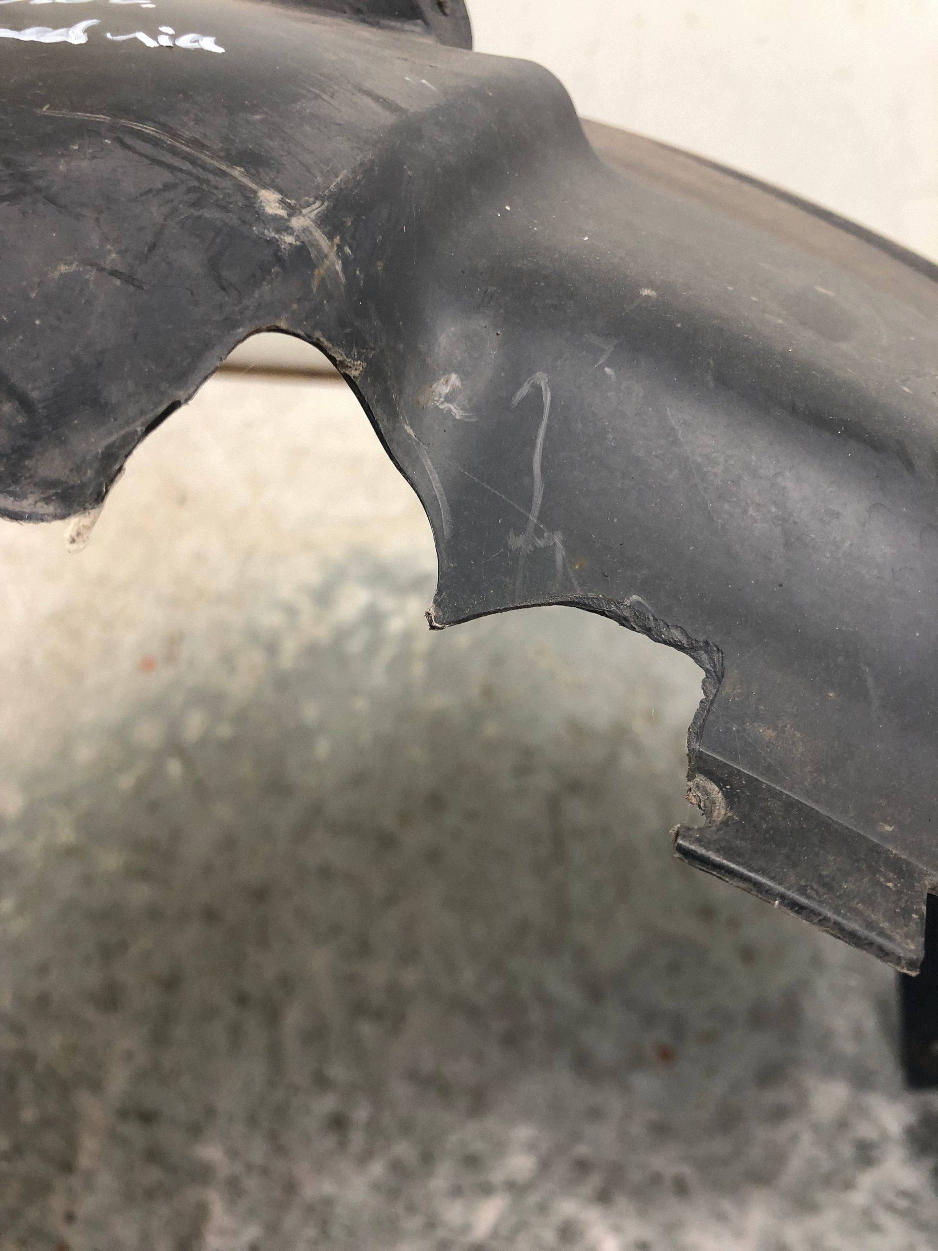 mudguard right front part front RENAULT TRAFIC III 638449610R