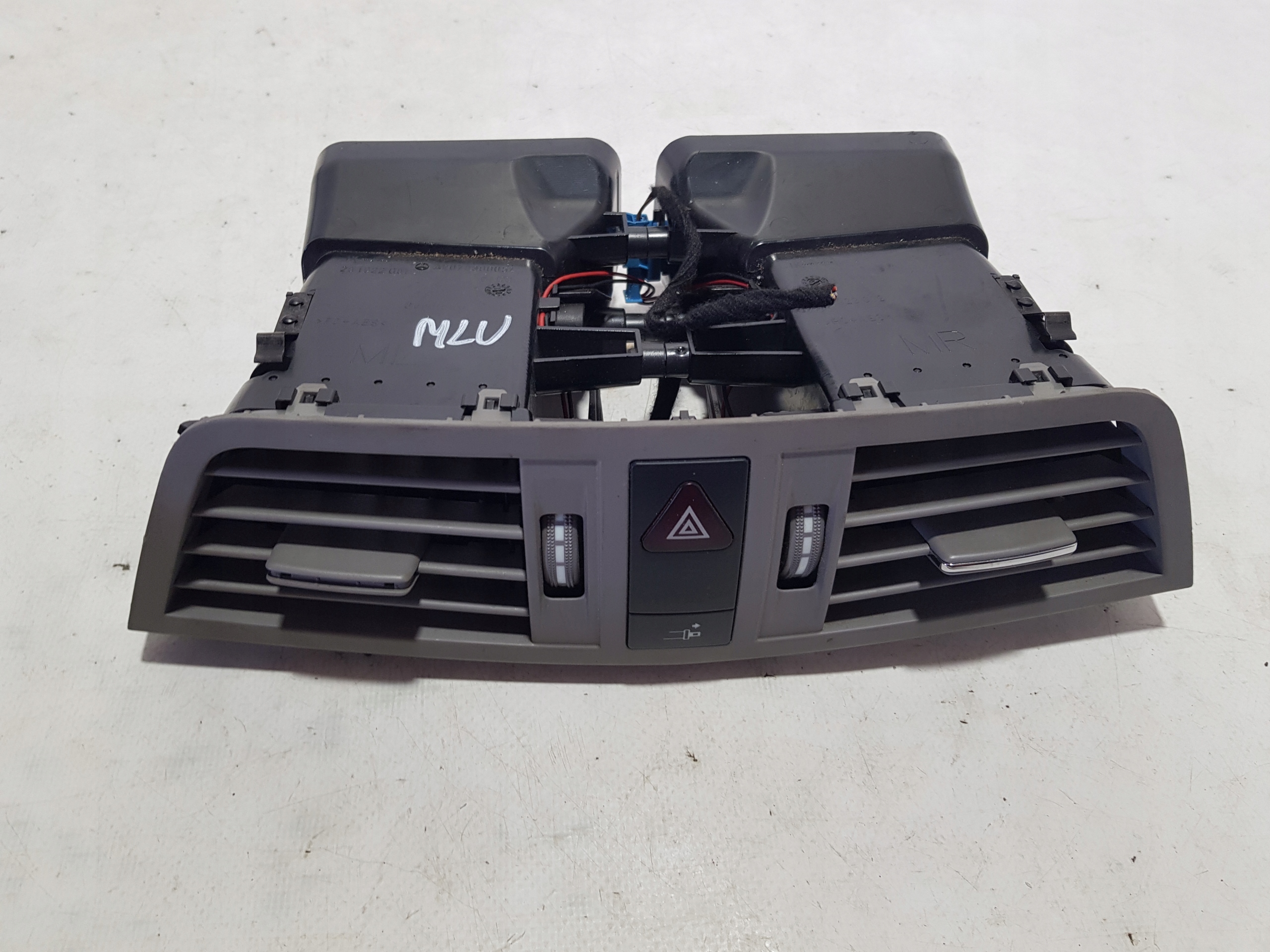 MERCEDES W207 grid KRATKI air conditioning devices central A2078300054