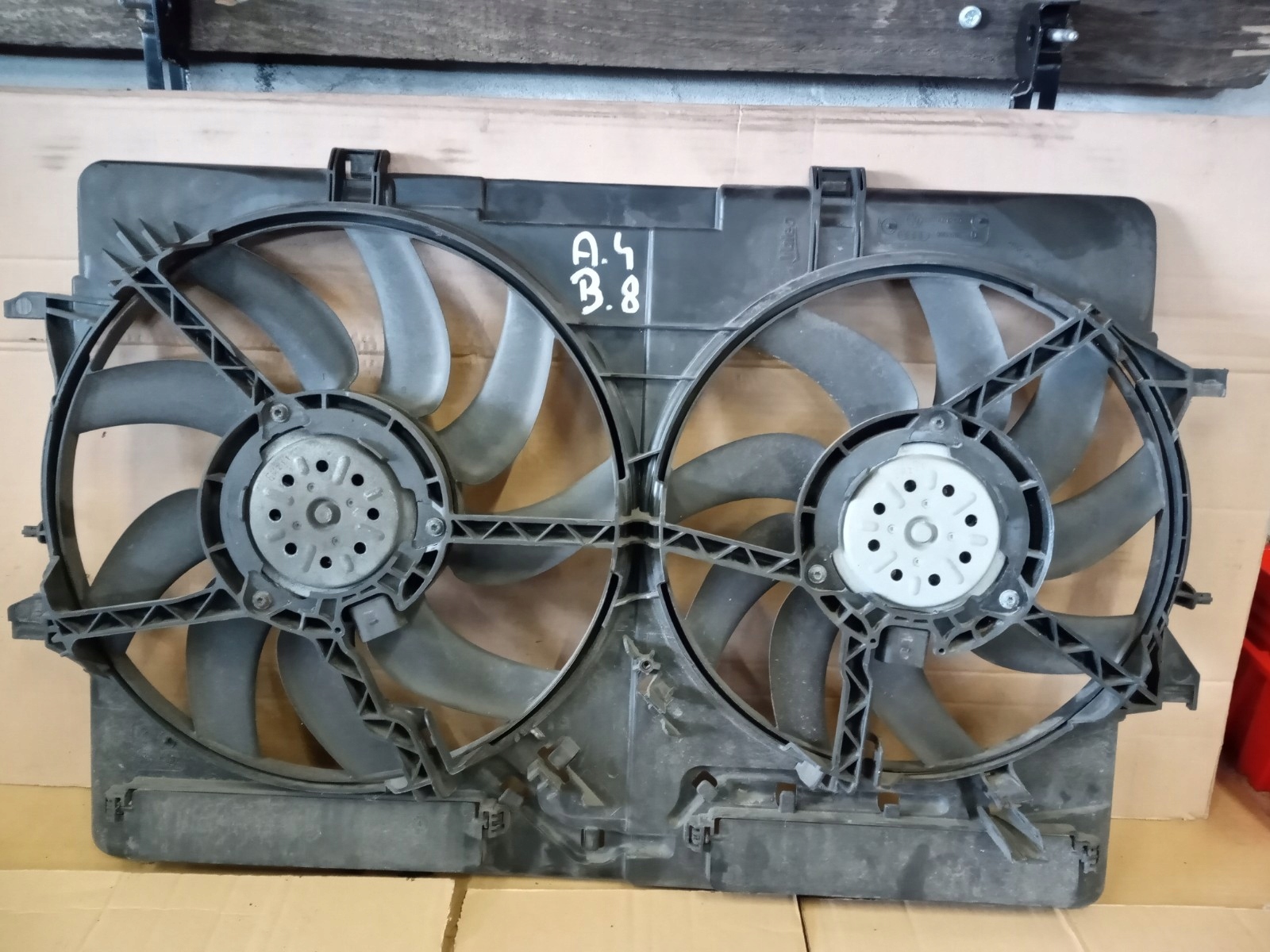 AUDI A4 B8 A5 8T Ventilateurs Radiateur 8K0121003M