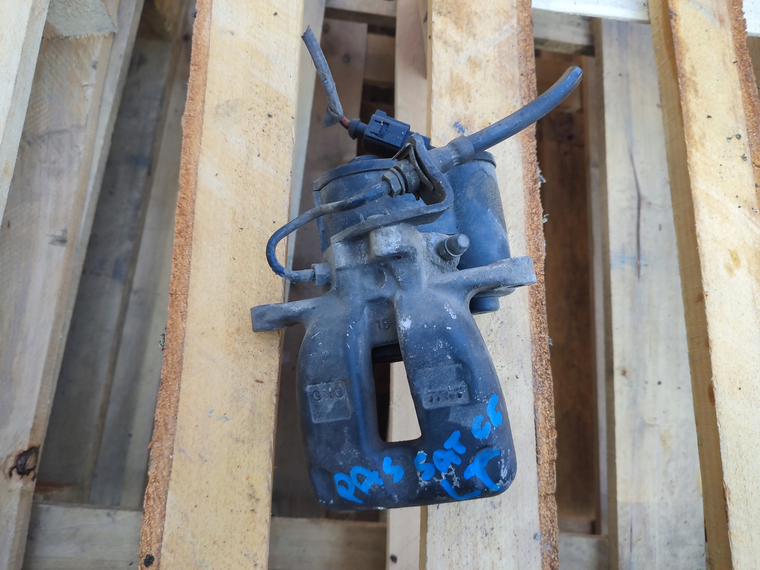 caliper brake left rear part electrical Volkswagen Passat CC