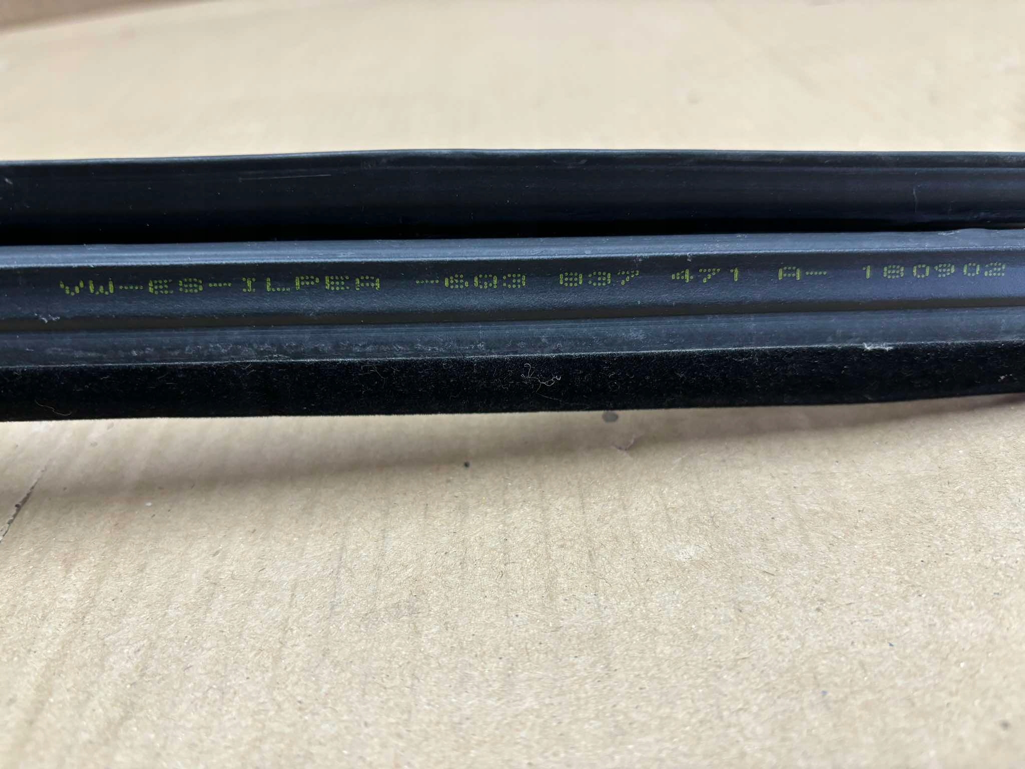 moulding dust gasket windows left front VW POLO 9N1 6Q3837471A