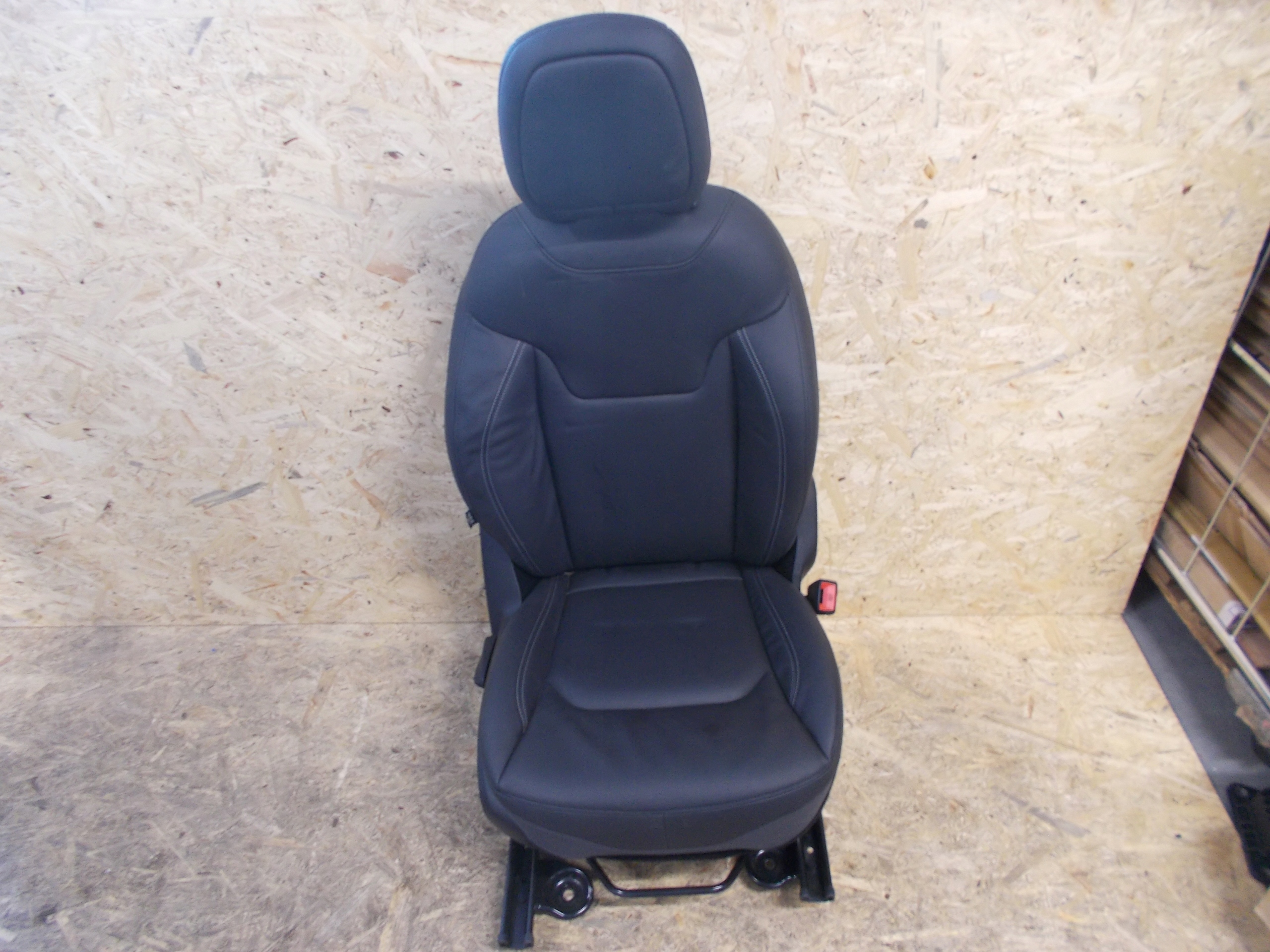 СТУЛ ПАССАЖИРА JEEP RENEGADE