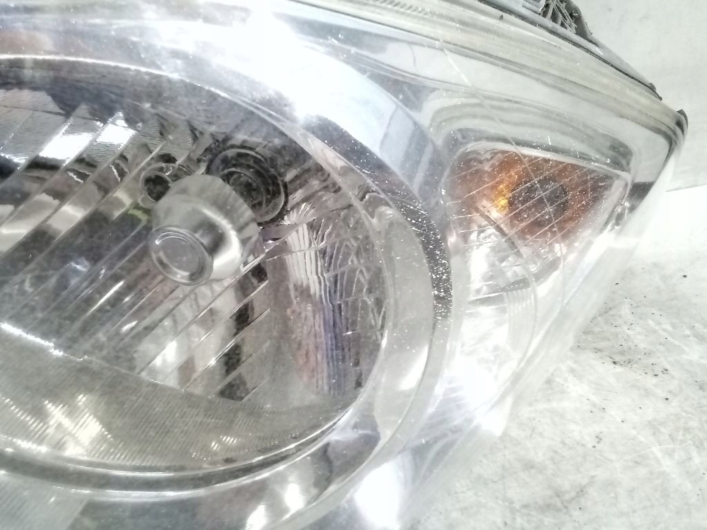 Kia Picanto and lift light left front front