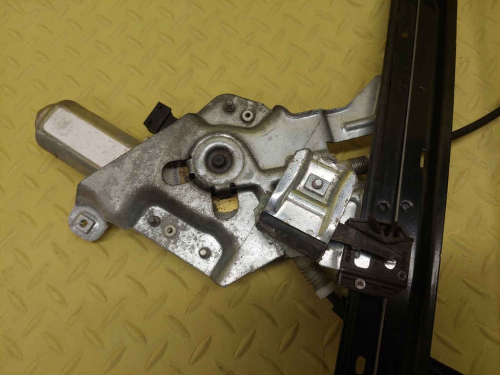 SAAB 9-3 II KOMBI window regulator right front 1864990098