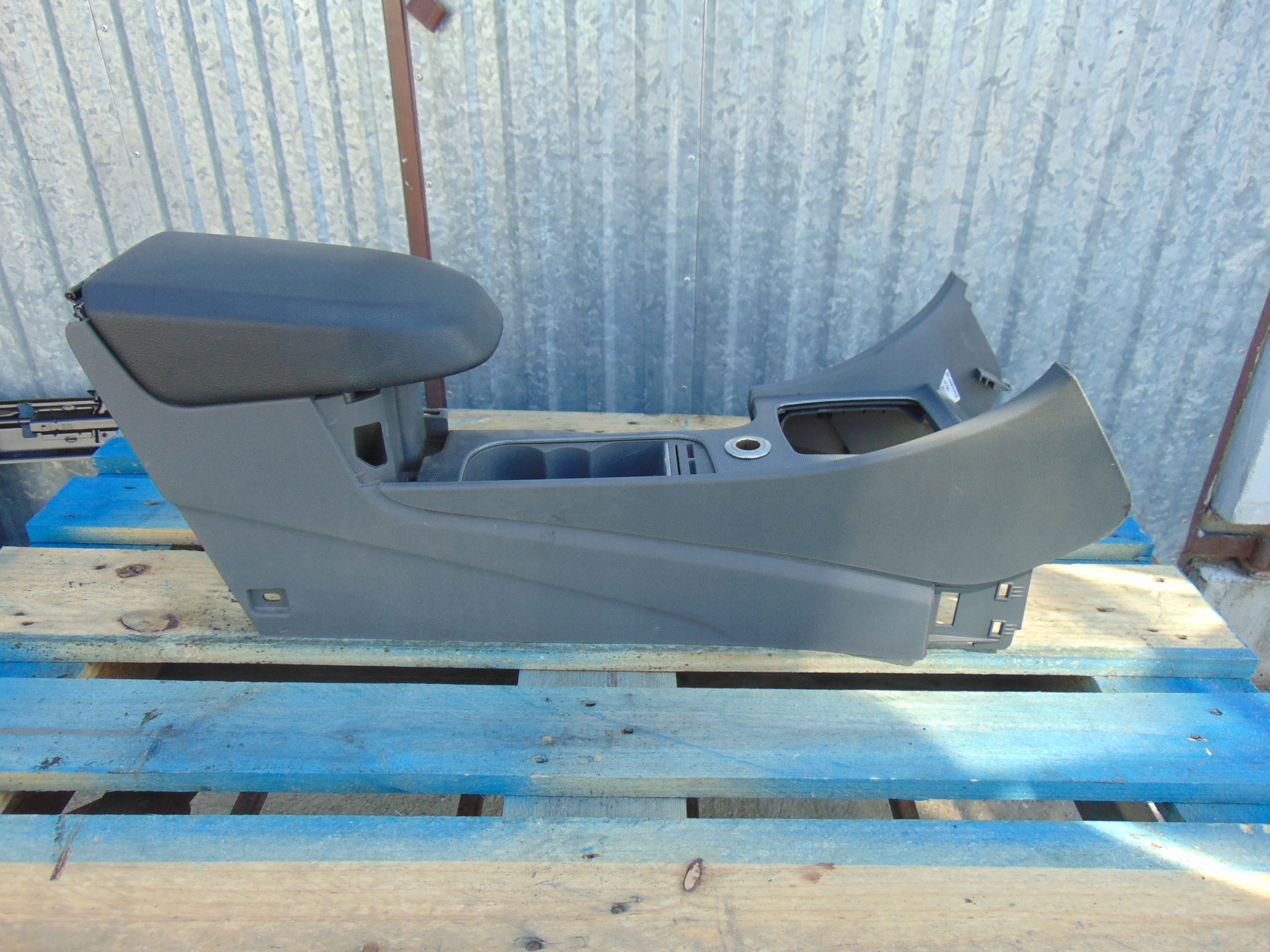 TUNEL ŚRODKOWY PODŁOKIETNIK FORD FOCUS MK2 LIFT EUROPA Typ samochodu Samochody osobowe