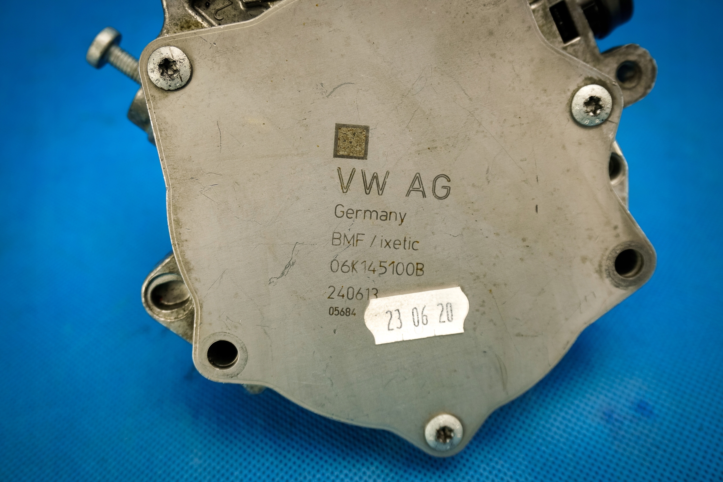 pump vacual Audi A3 8V Passat B8 06K145100B