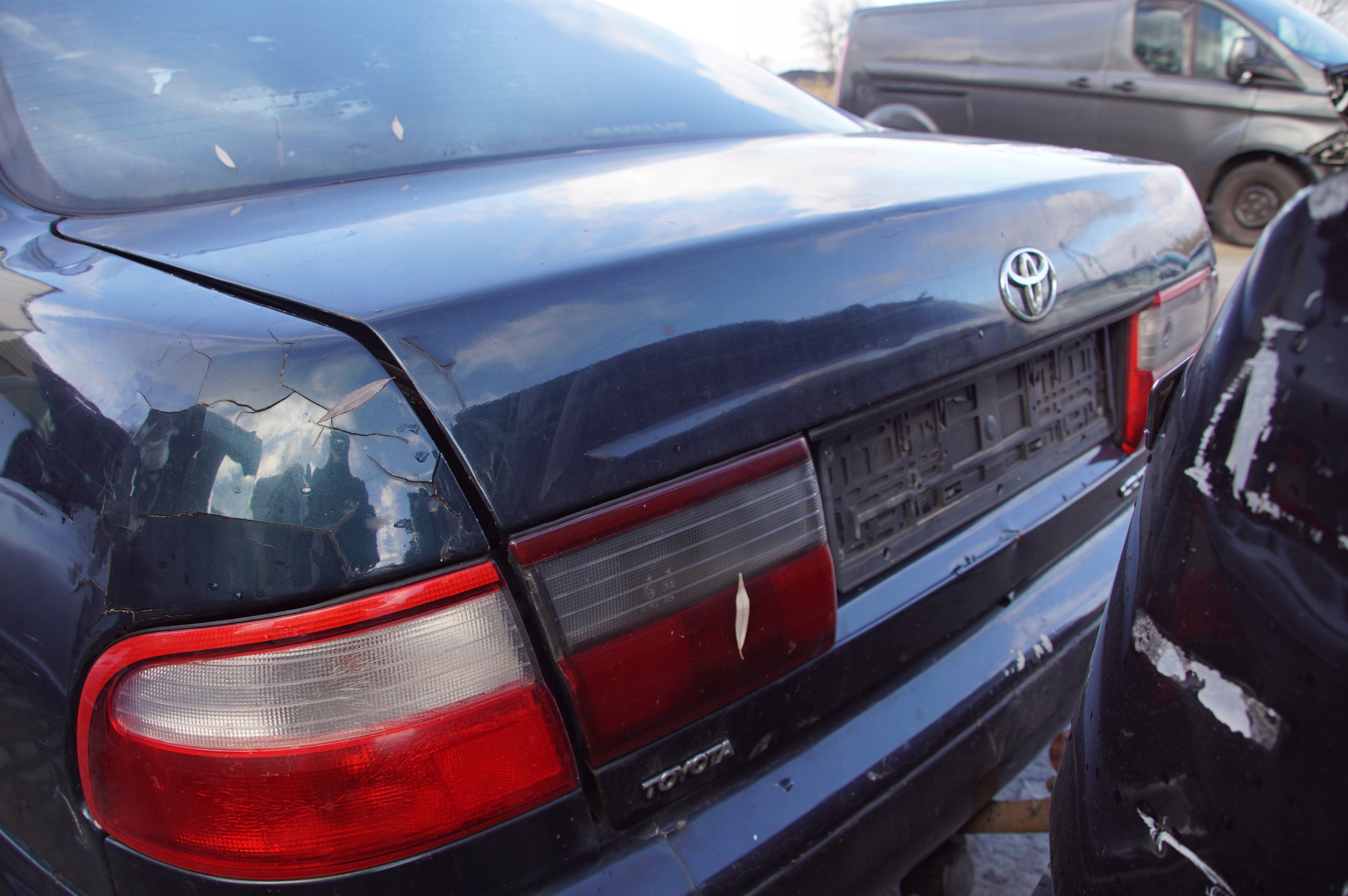 kapota kufru 742 TOYOTA CARINA E