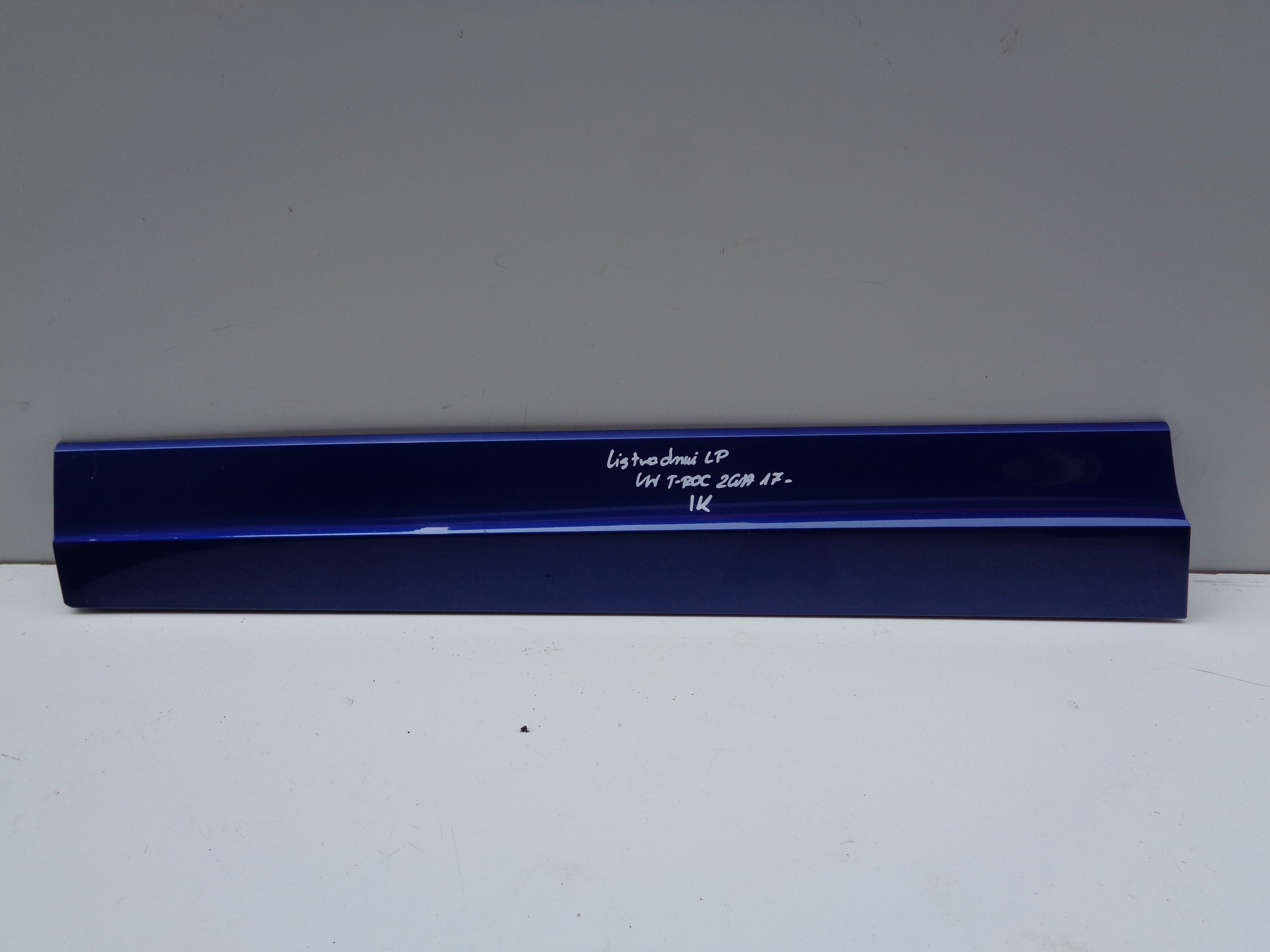 moulding door left front VW T-ROC 2GA 17
