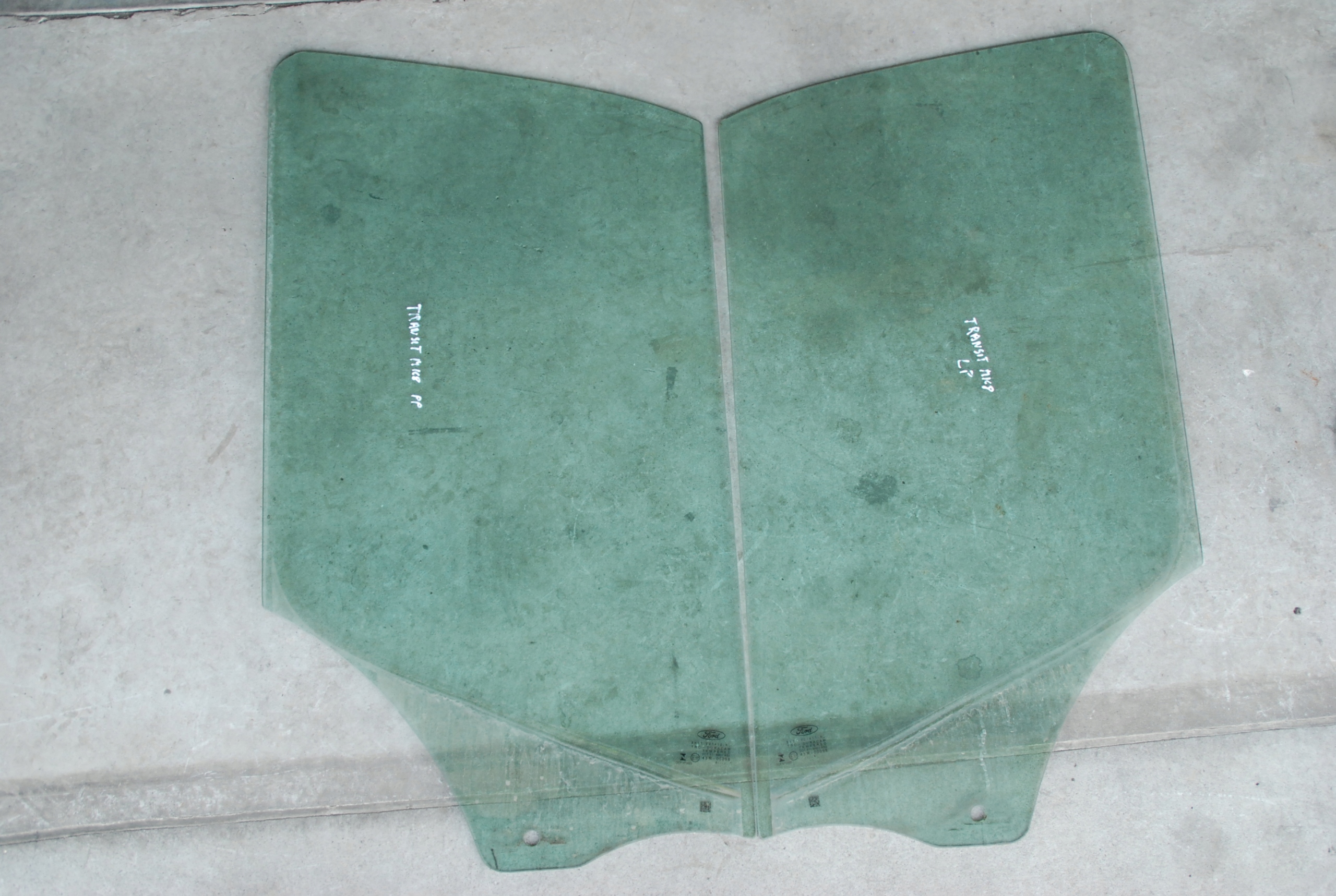 SZYBA DRZWI L / P PRZÓD BOK TRANSIT MK8