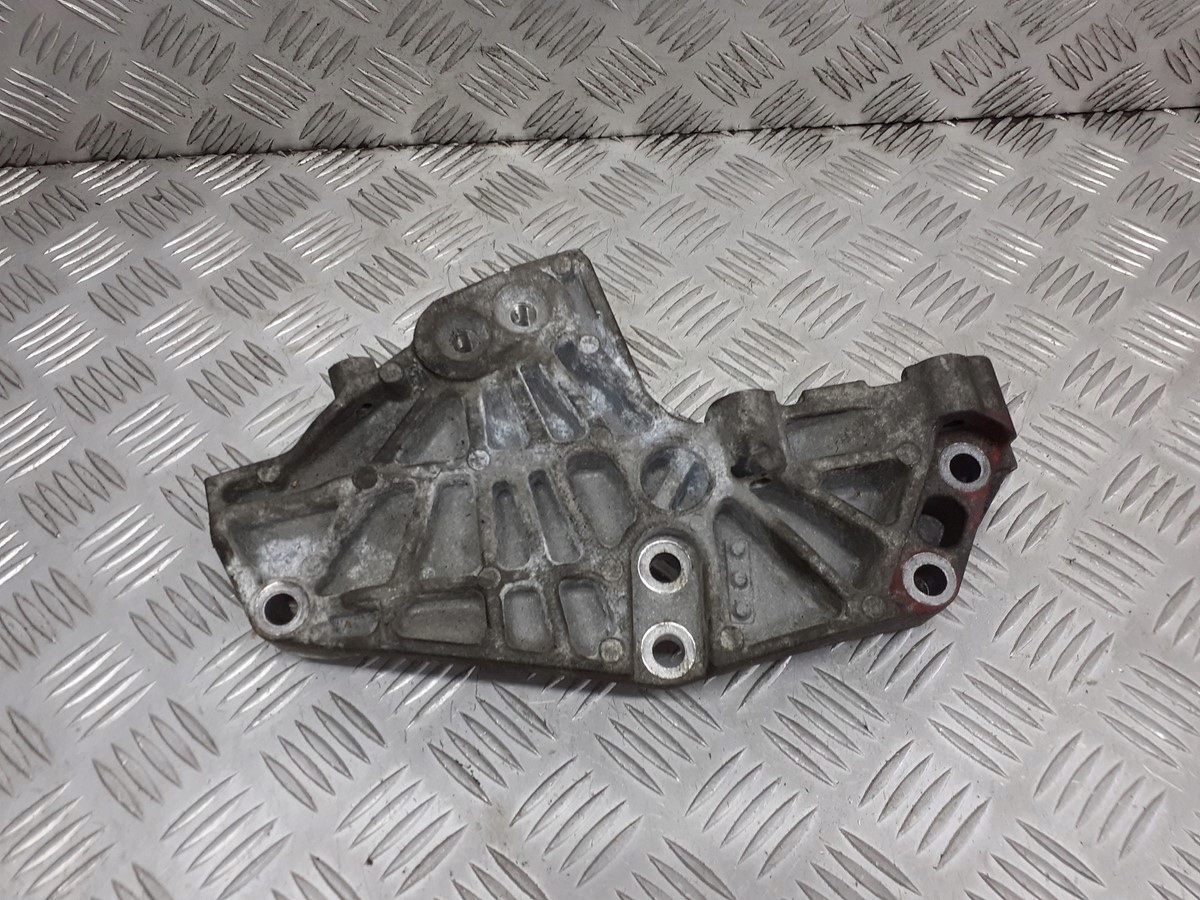 ŁAPA SILNIKA RENAULT LAGUNA III 2.0 DCI 8200399938 Producent części Renault OE