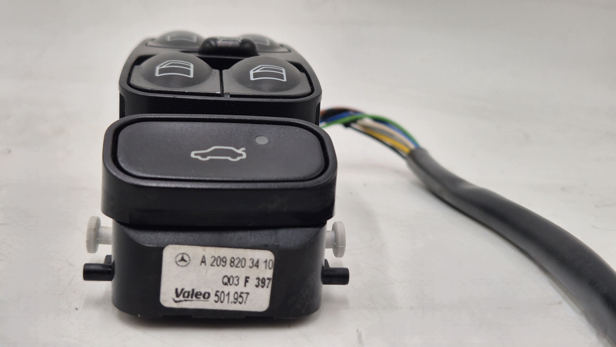 switch windows PRZEDNIEJ MERCEDES W209 CLK500 A2098203410