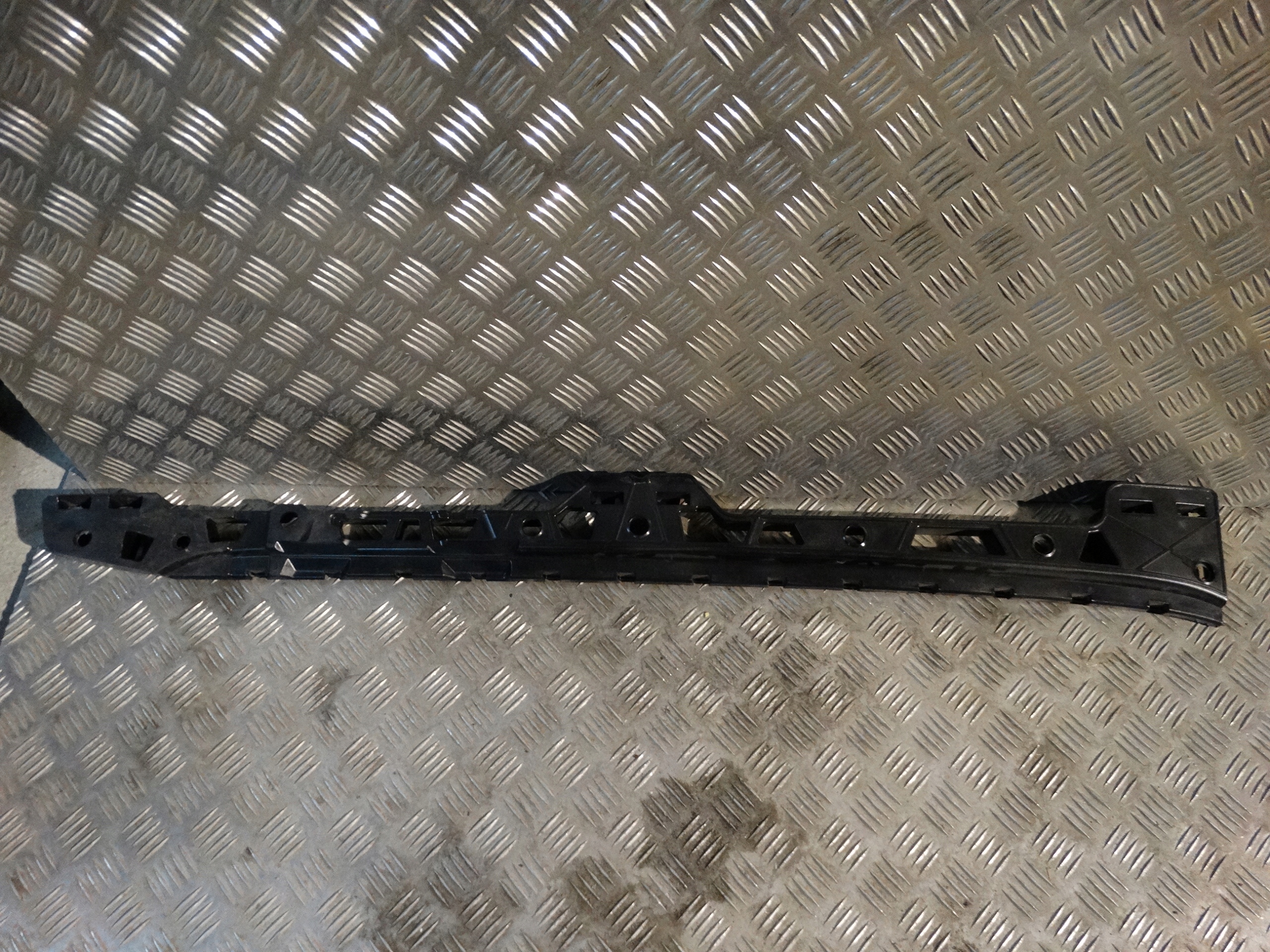 support mouldings PROGOWEJ left MERCEDES SLS W197 1