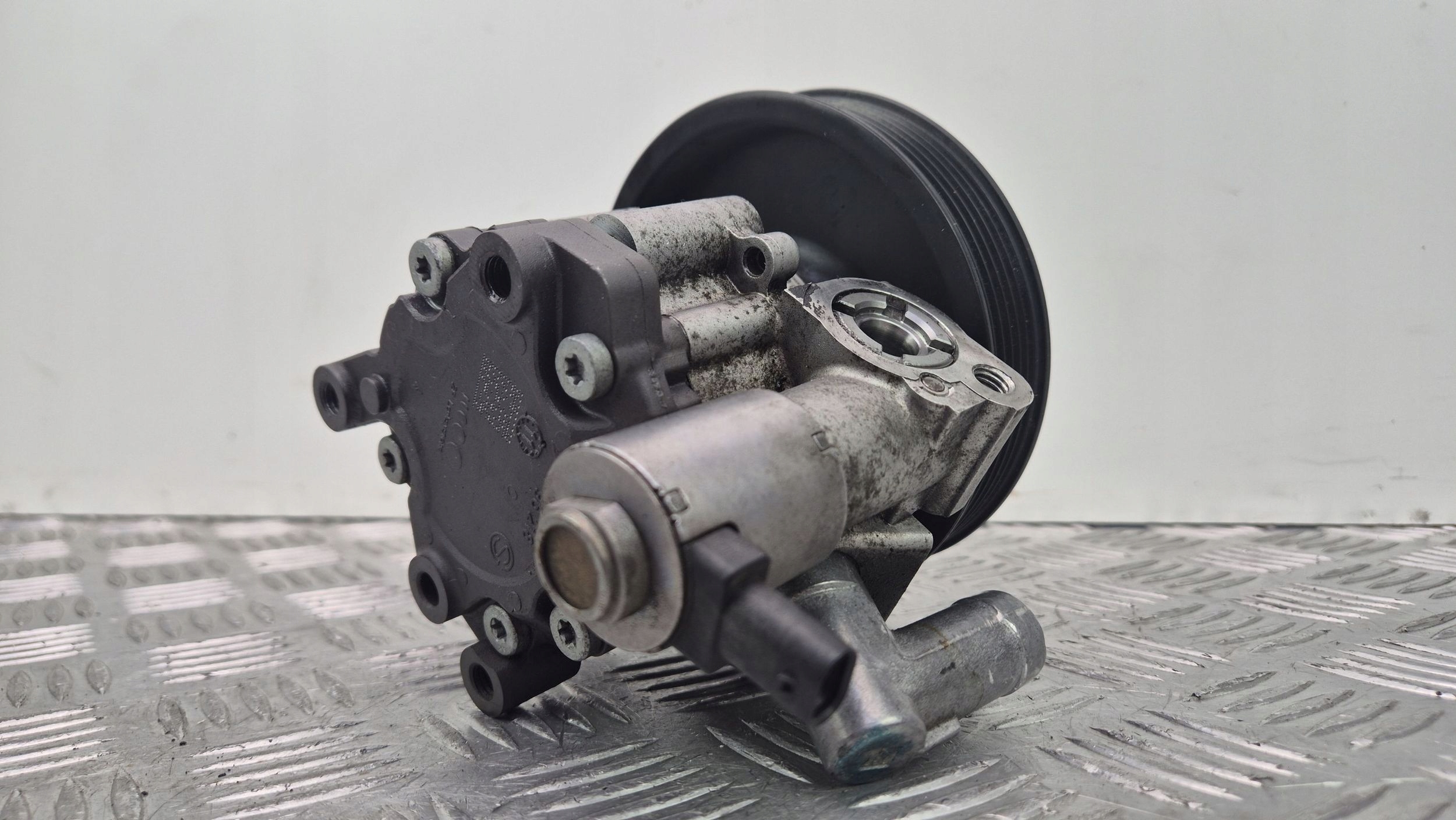 Mercedes C250 CGI W204 servo pump A0054668201