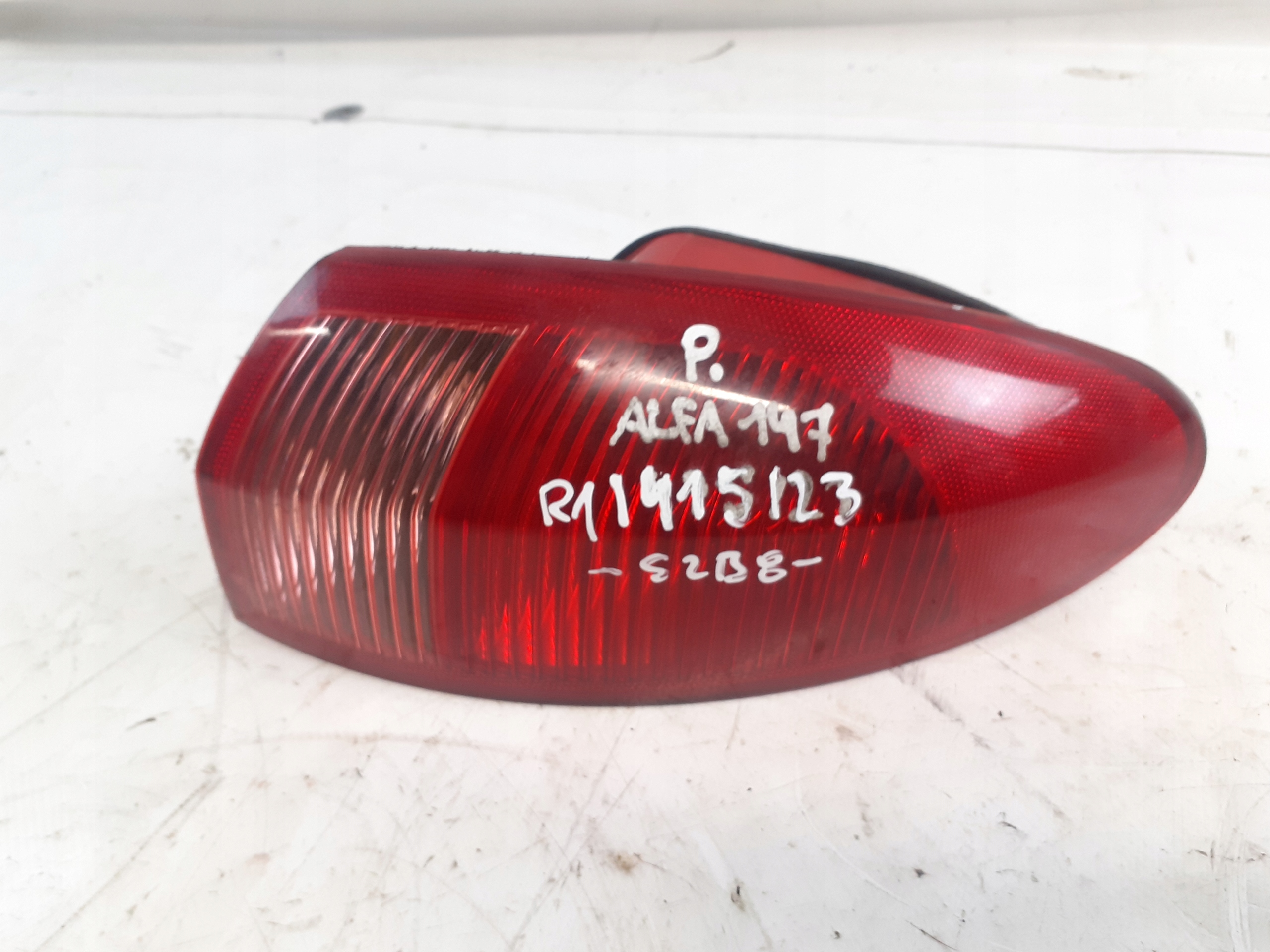 ALFA ROMEO 147 light rear part right W fender