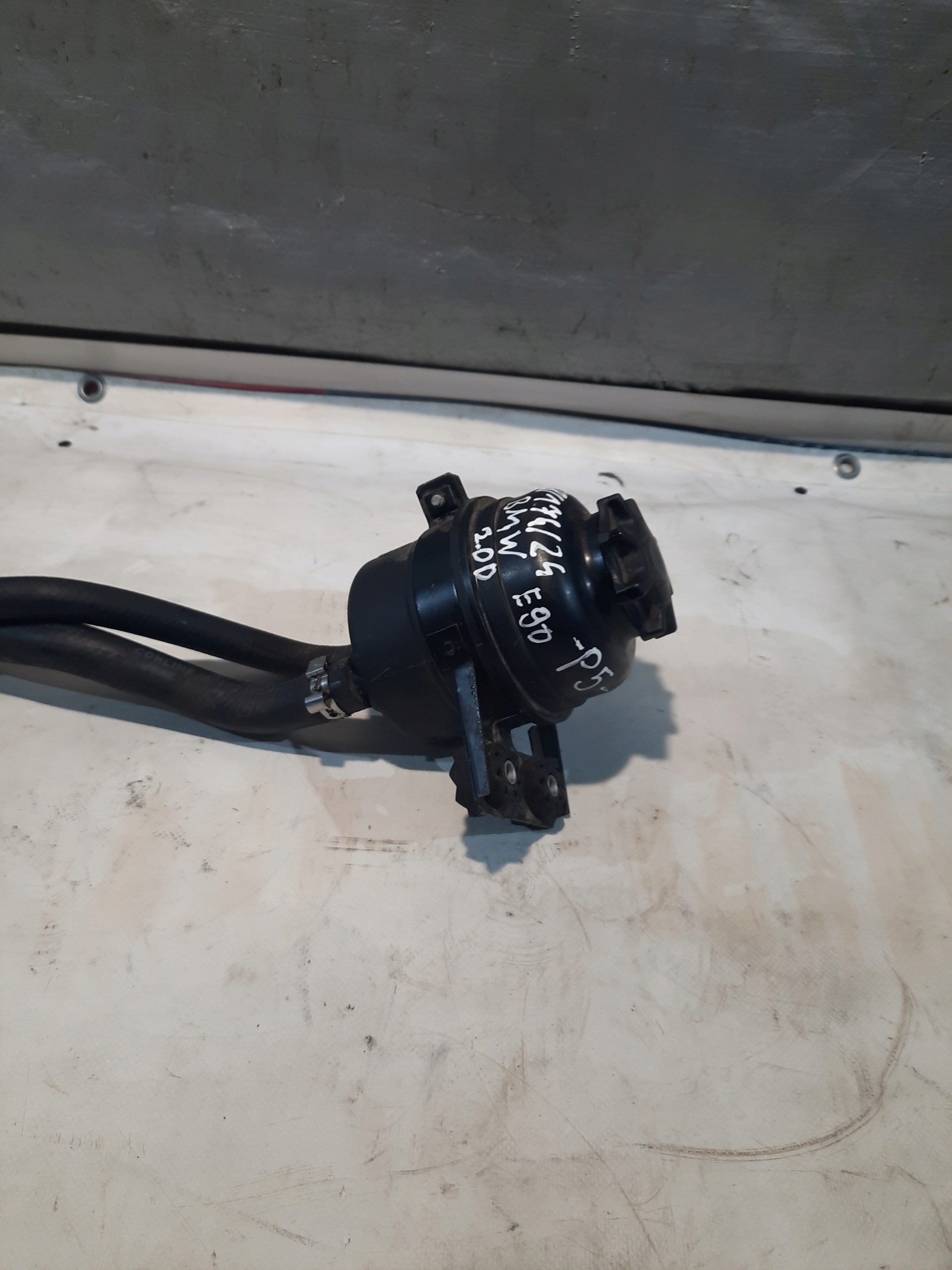boca serva BMW E90 2.0D 32411097164
